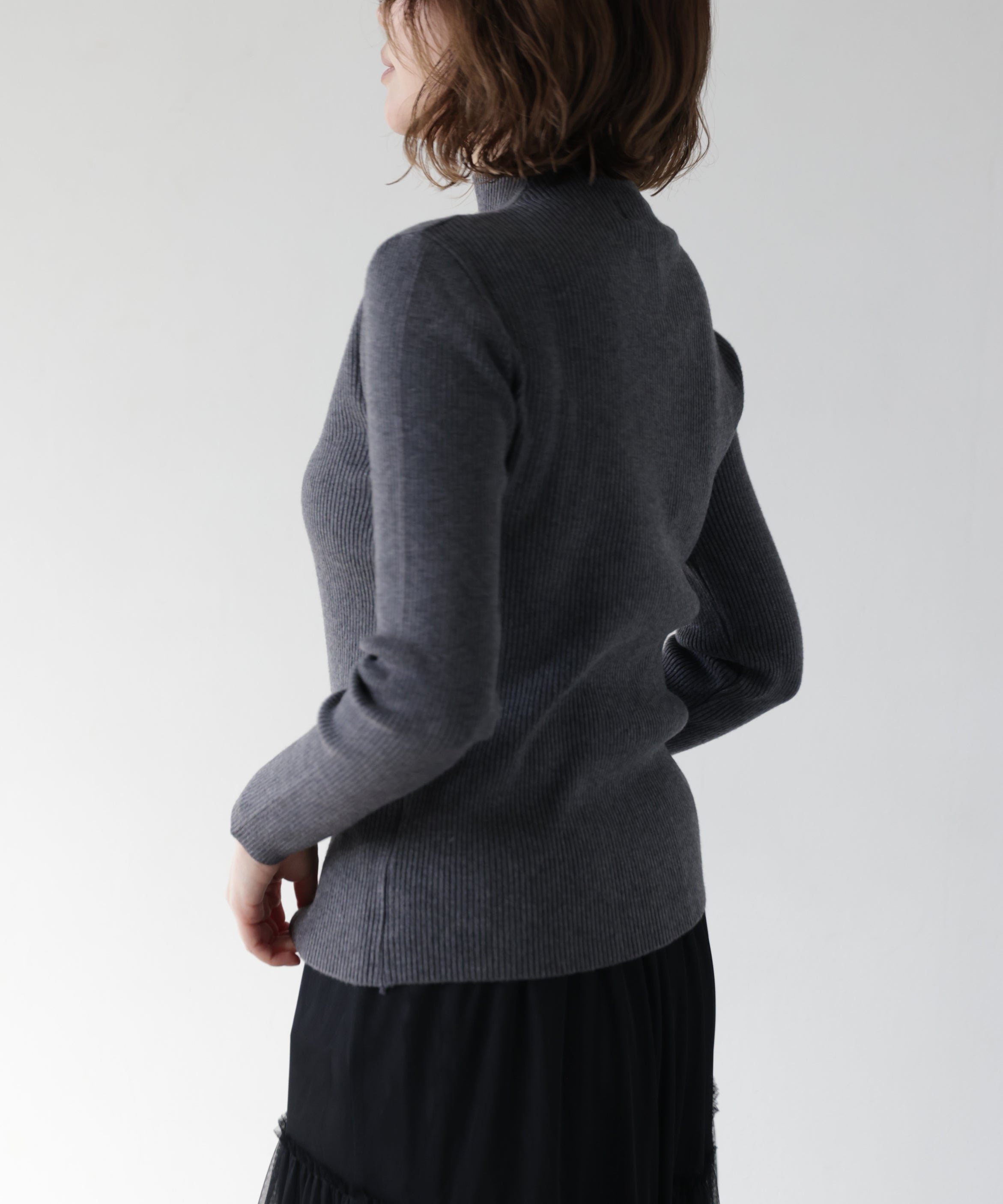 グレー　model：H167