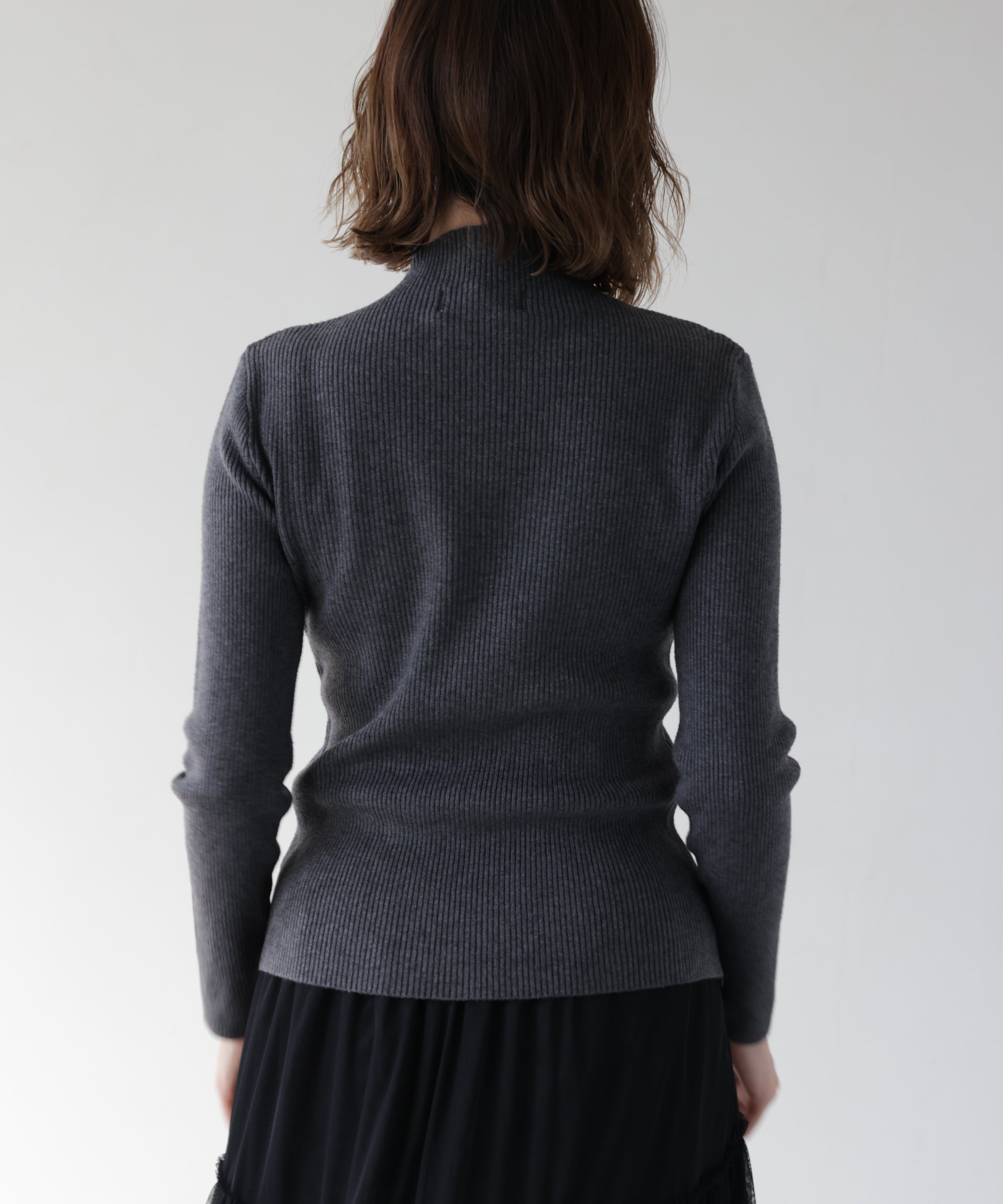 グレー　model：H167