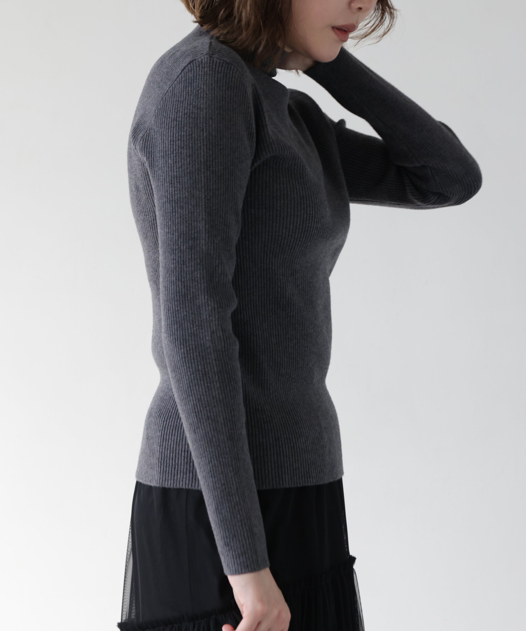 グレー　model：H167