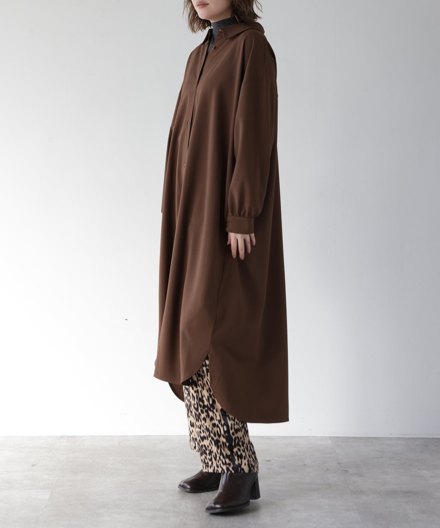 ベージュ　model：H167