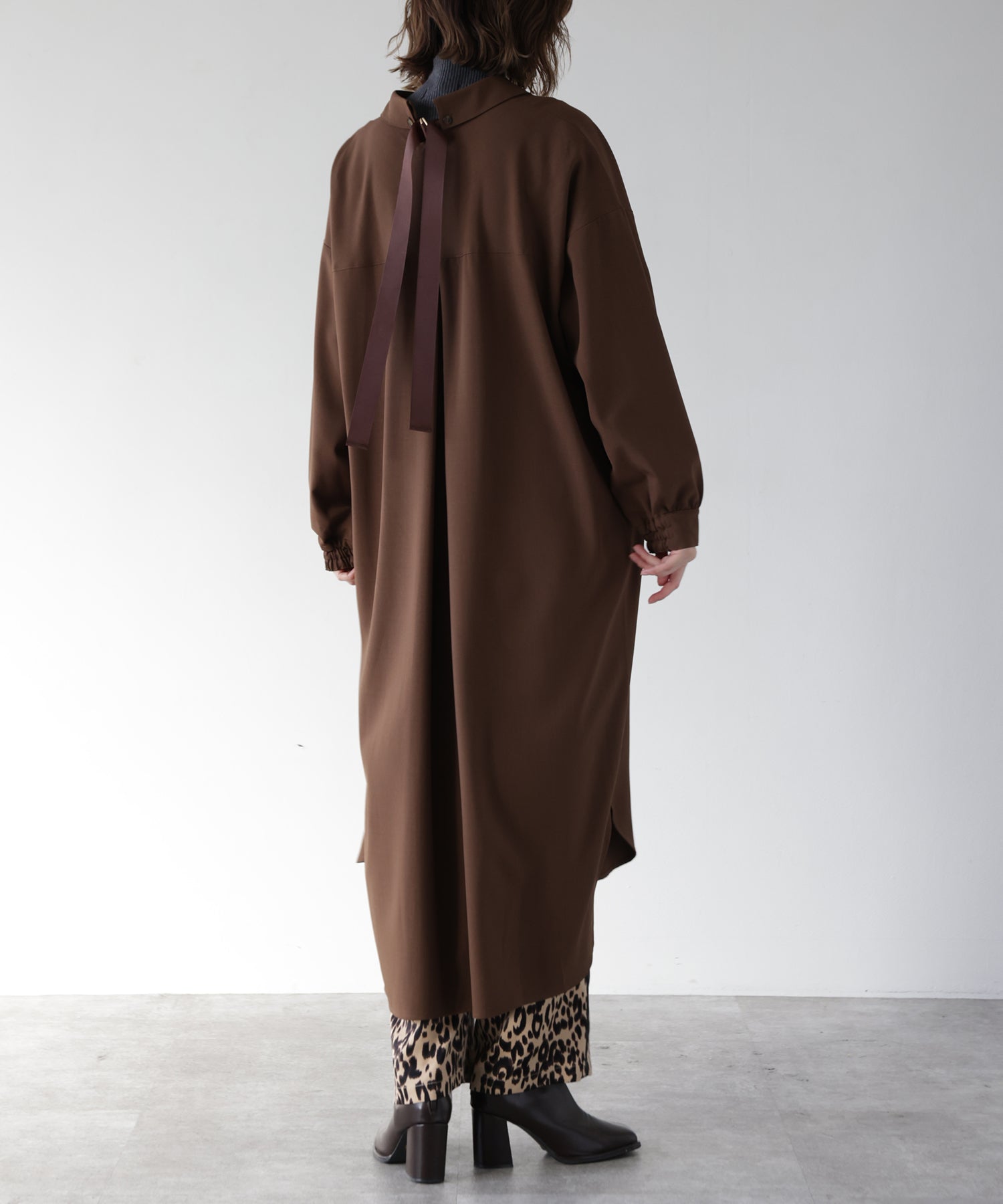 ベージュ　model：H167