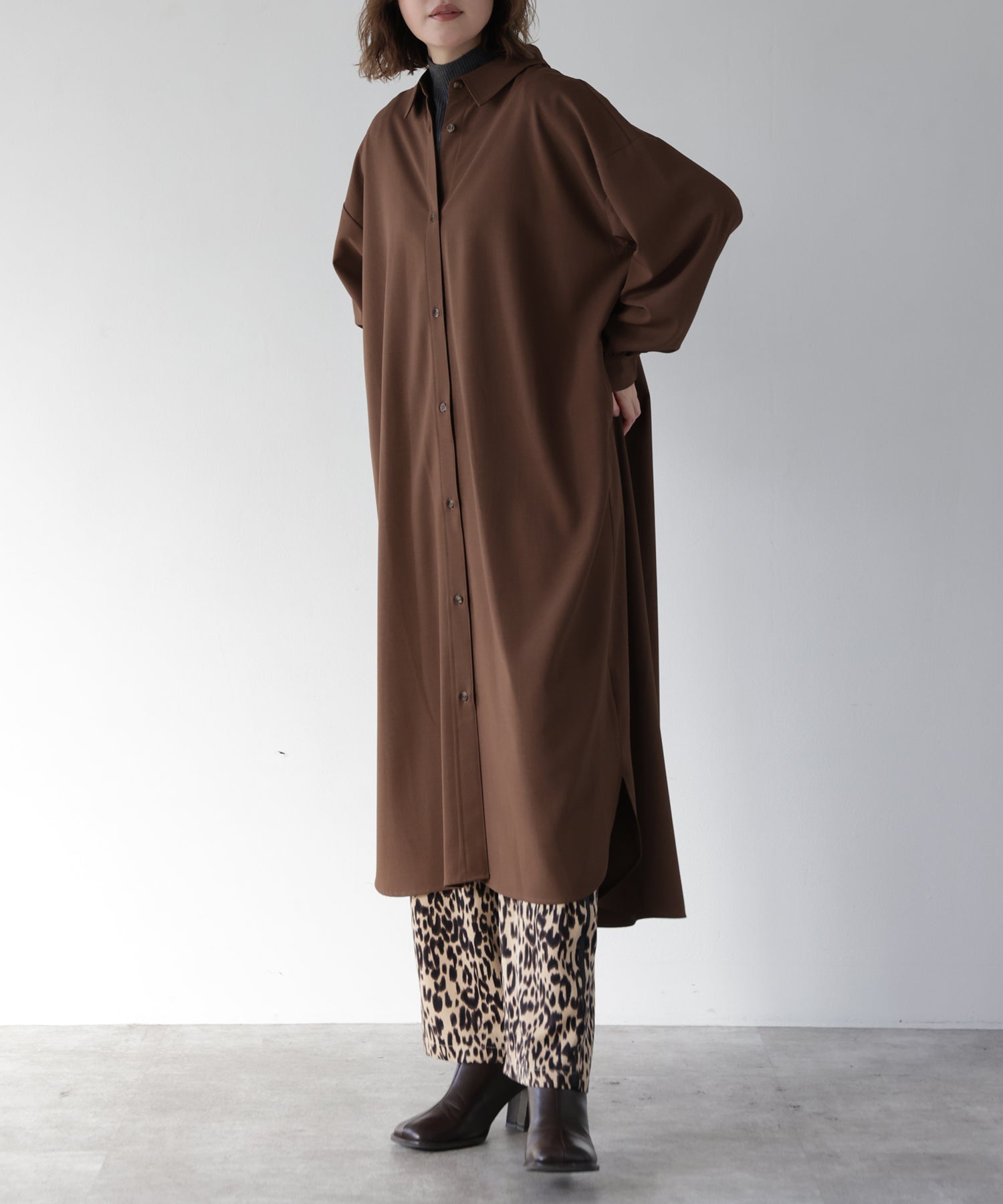 ベージュ　model：H167