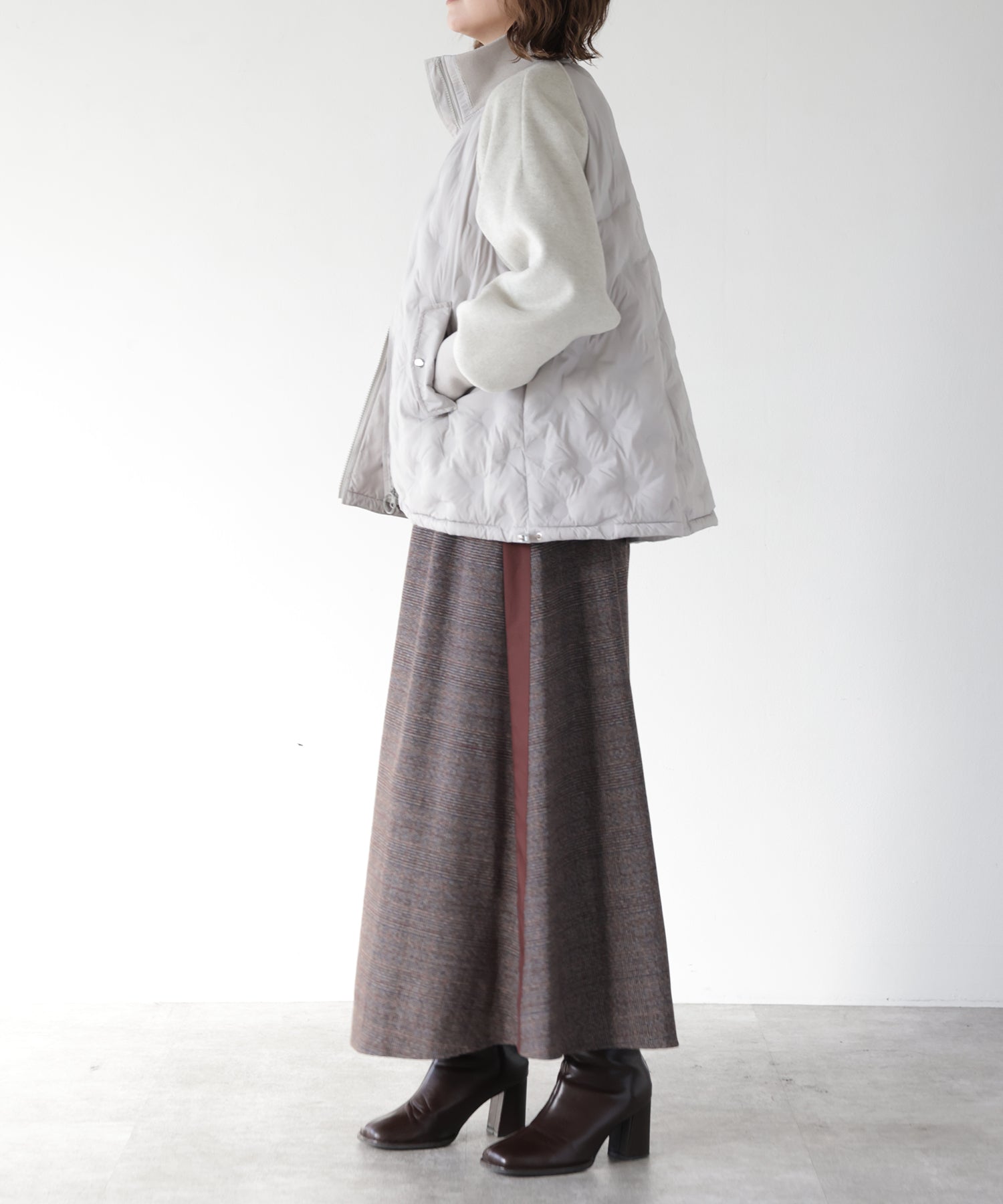 グレー　model：H167