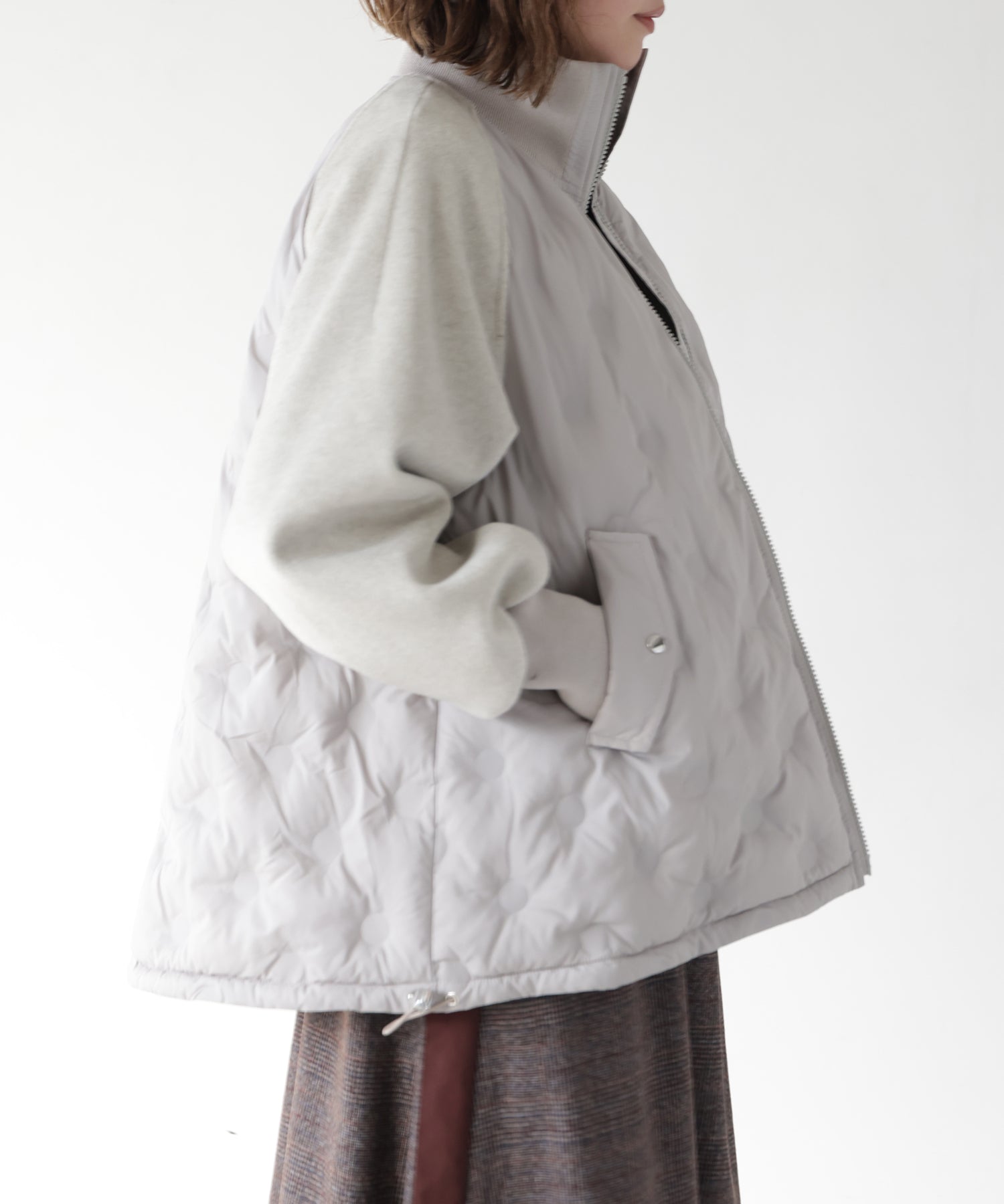 グレー　model：H167