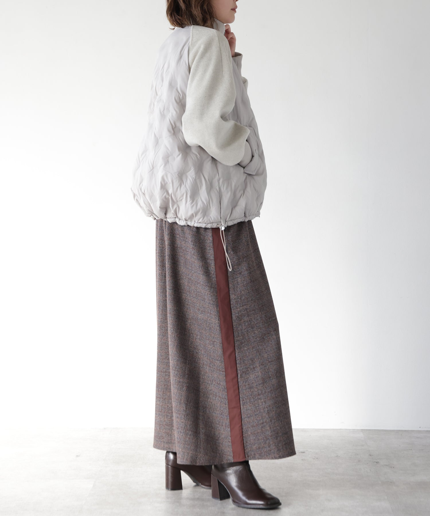 グレー　model：H167