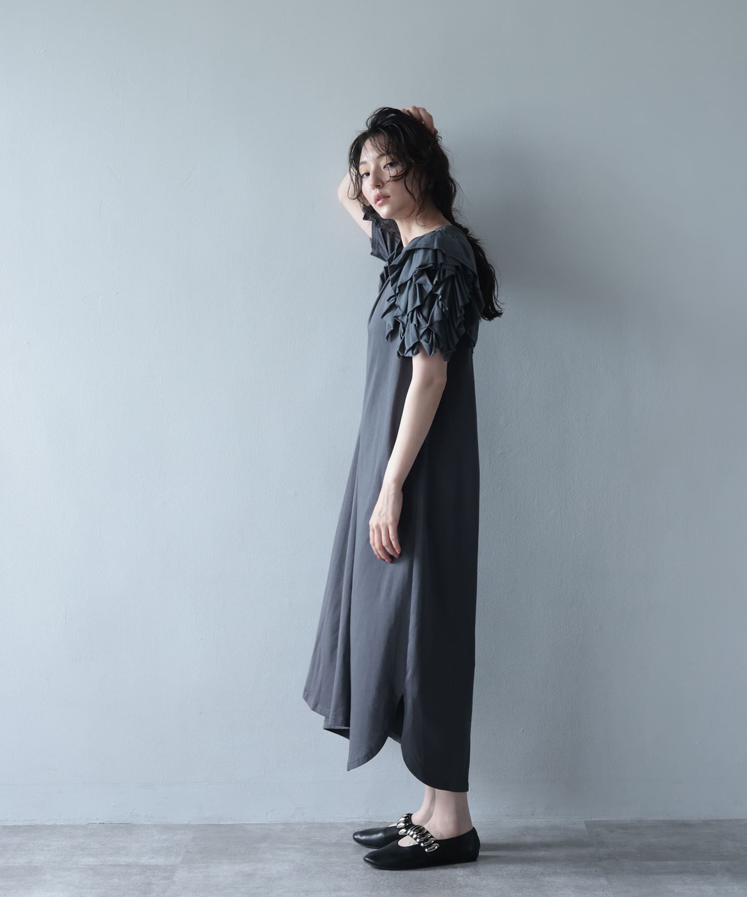 グレー　model：H165