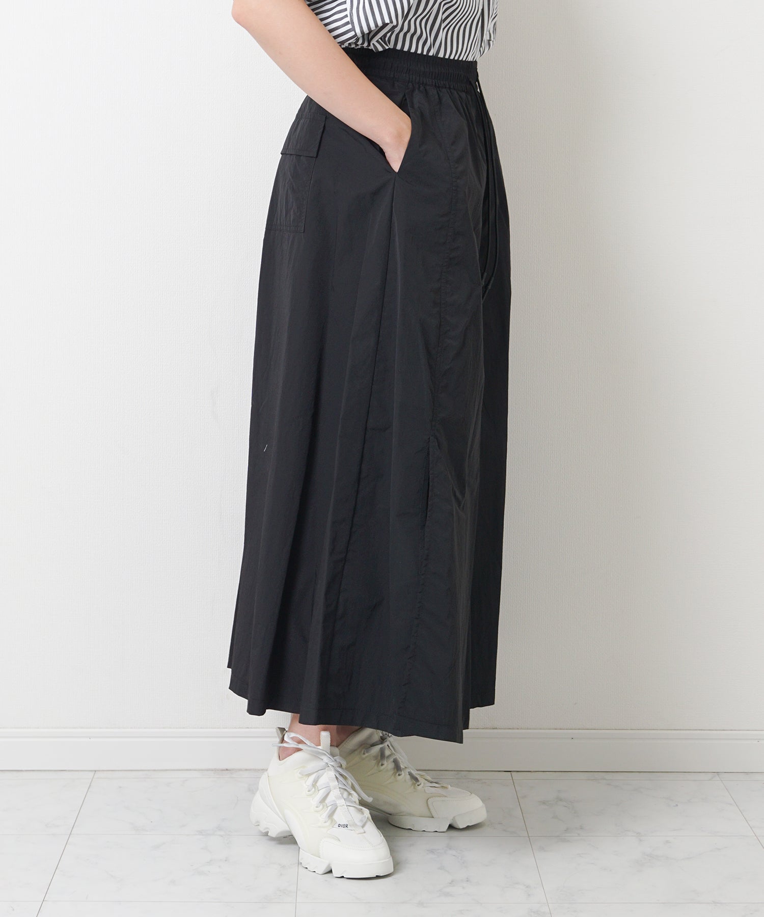 ブラック　model：H160