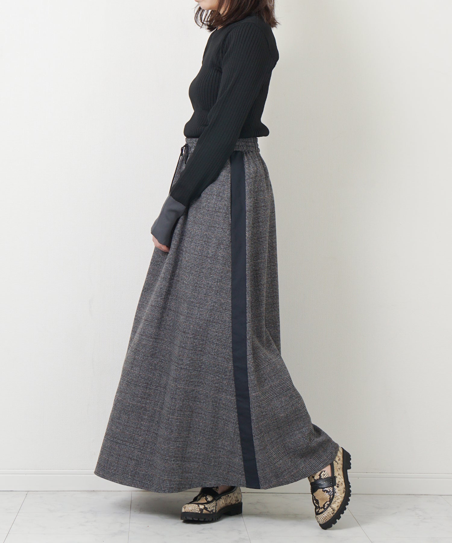 チャコール　model：H160