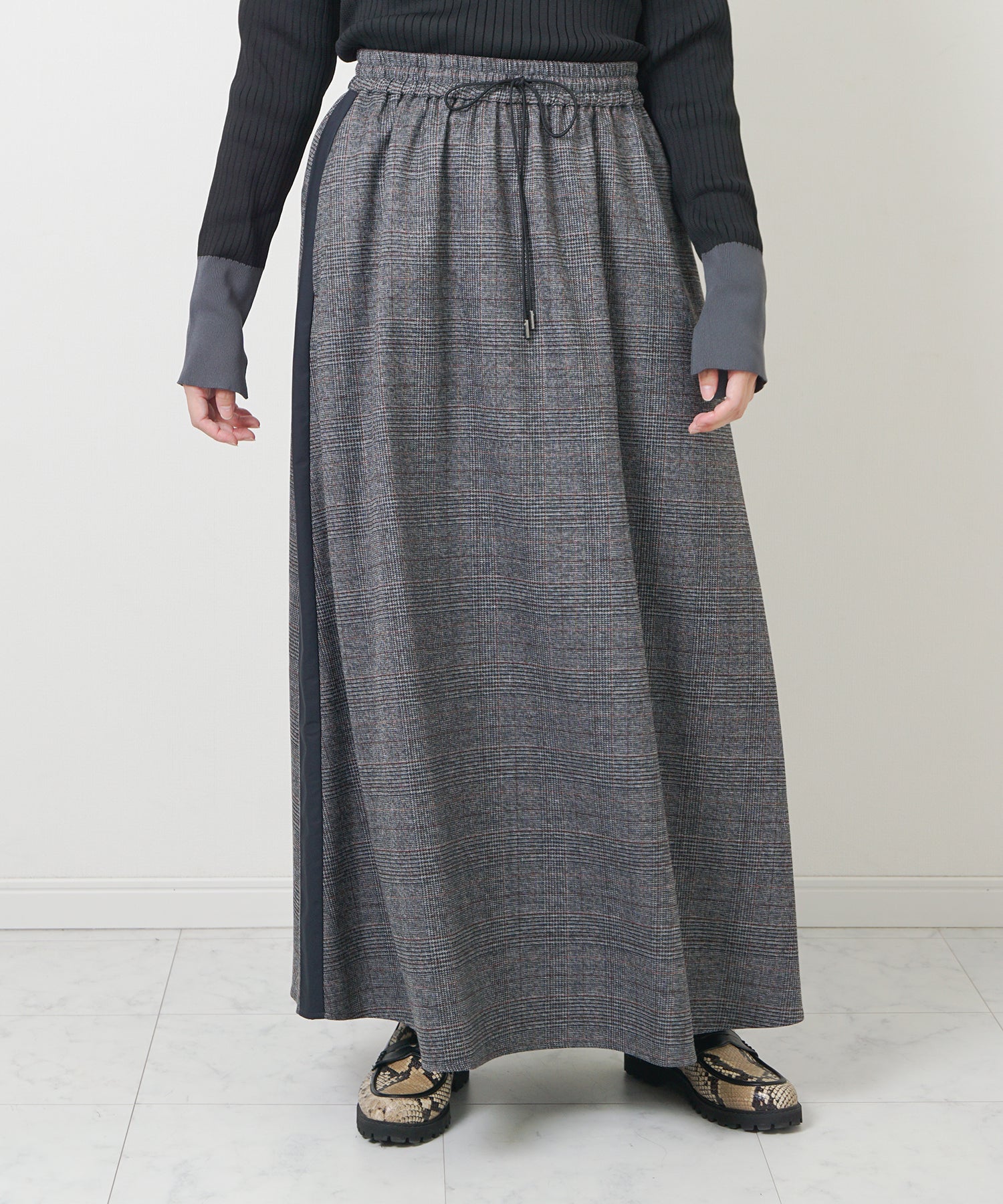 チャコール　model：H160