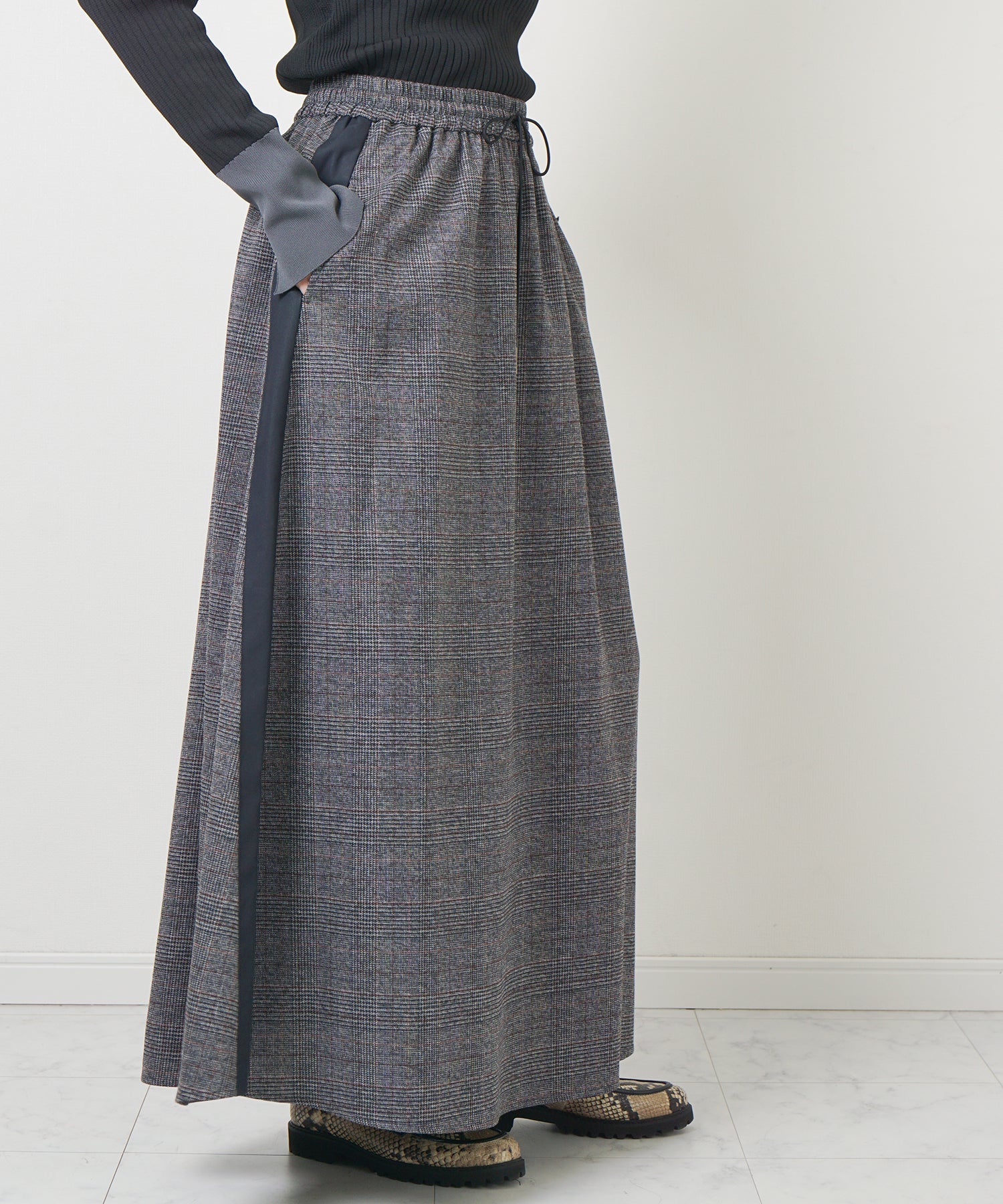 チャコール　model：H160