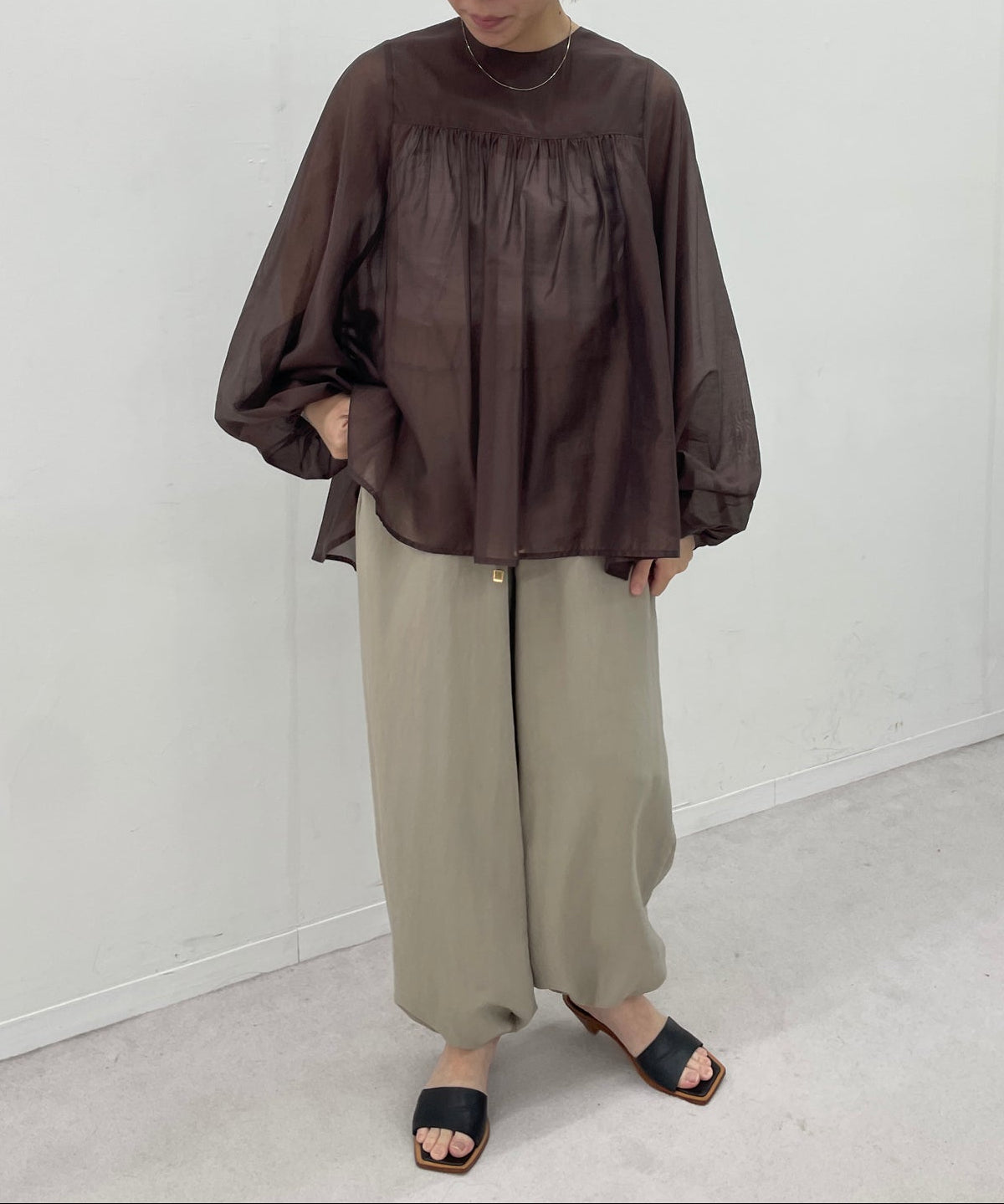 グレージュ　staff：H155