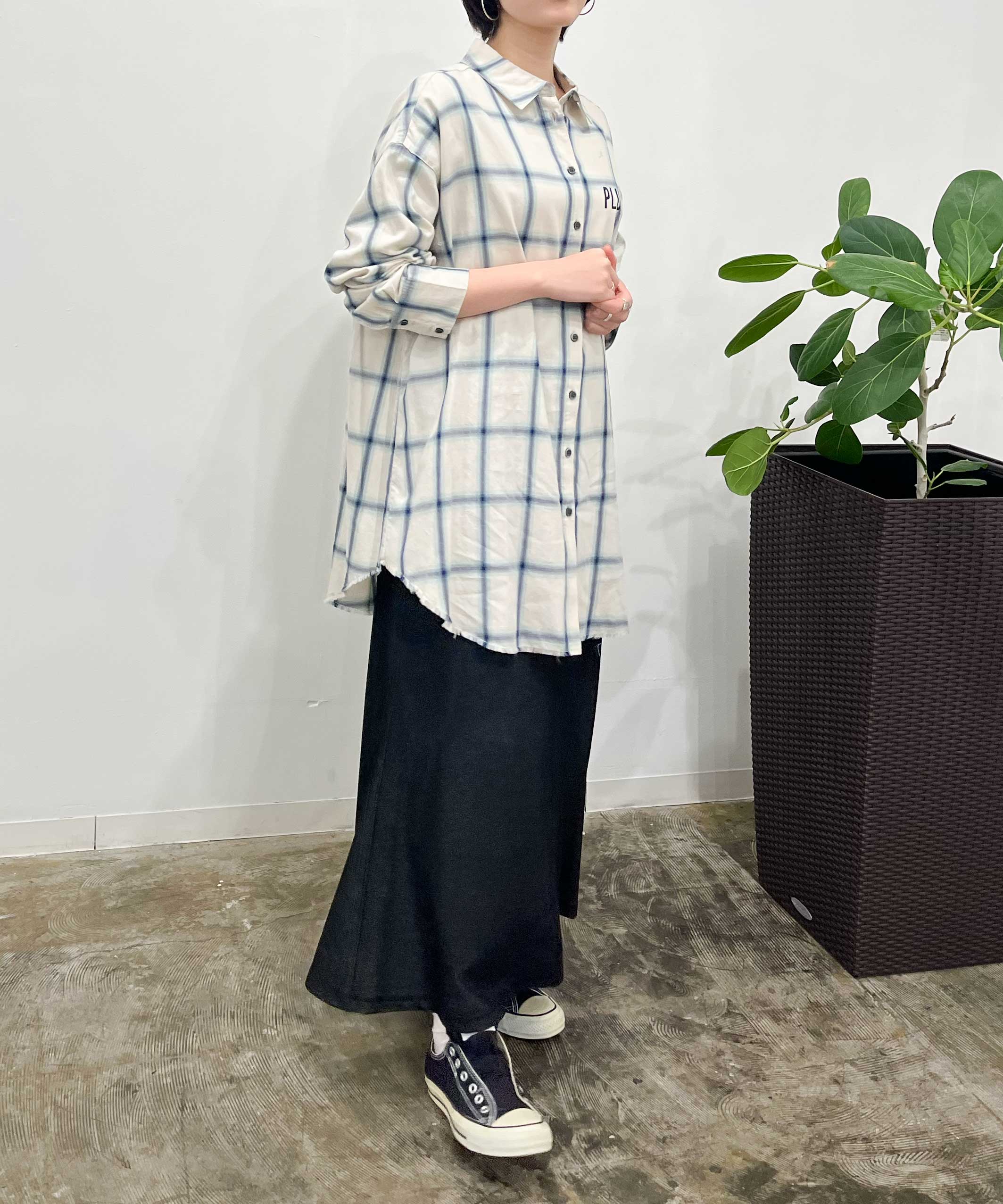 オフホワイト　staff：H161