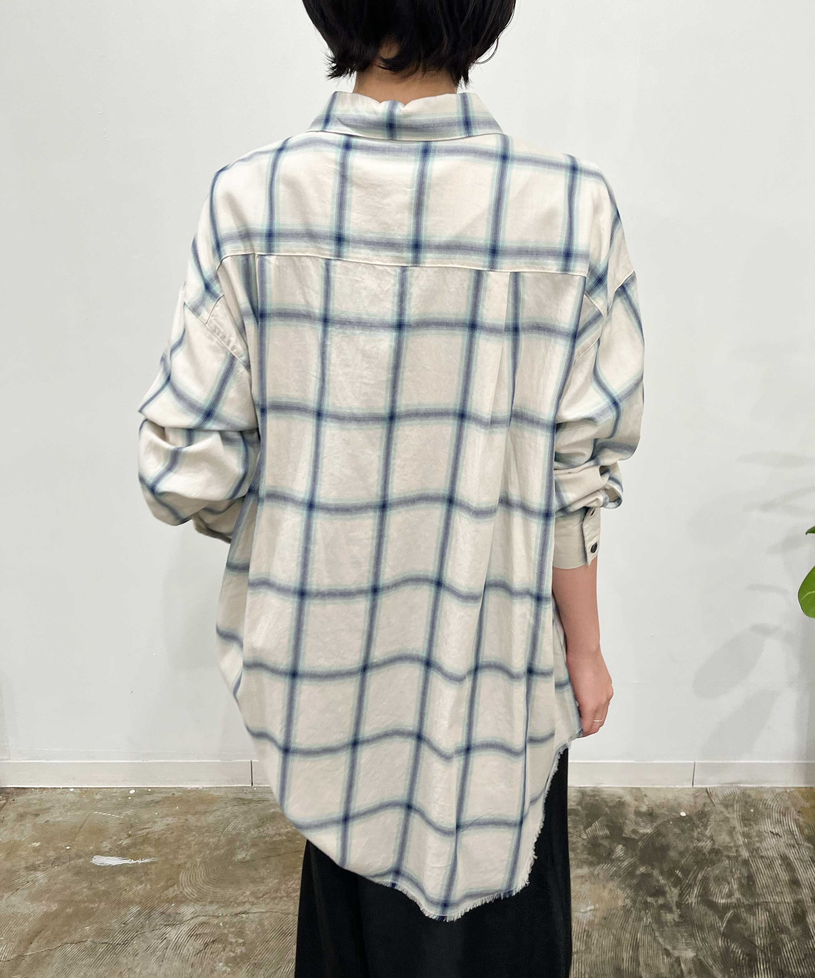 オフホワイト　staff：H161