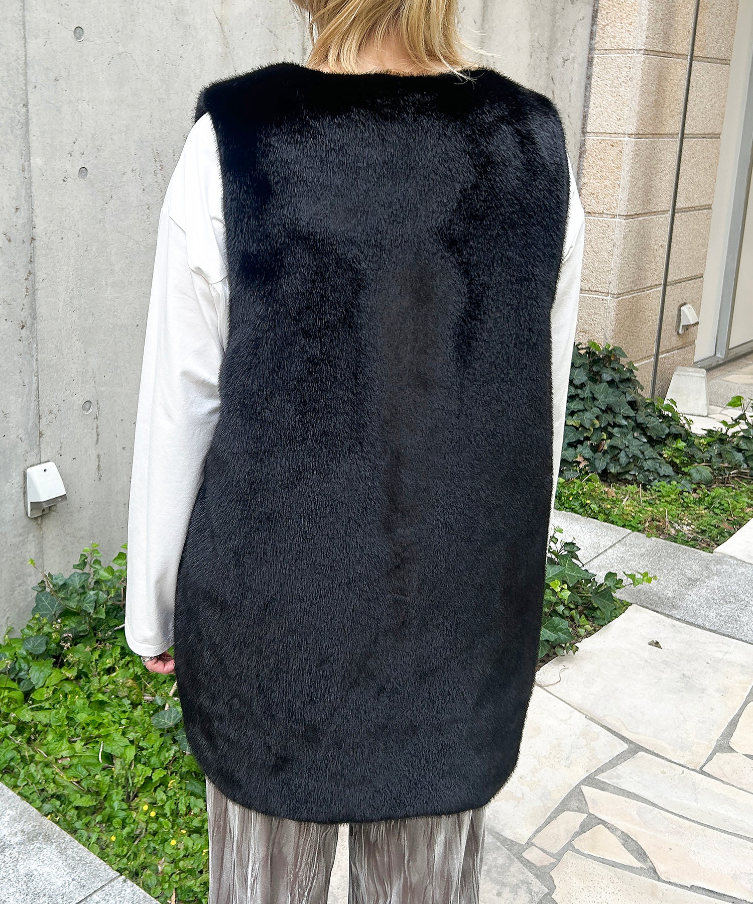 ブラック×ブラック ファーベスト　staff：H157