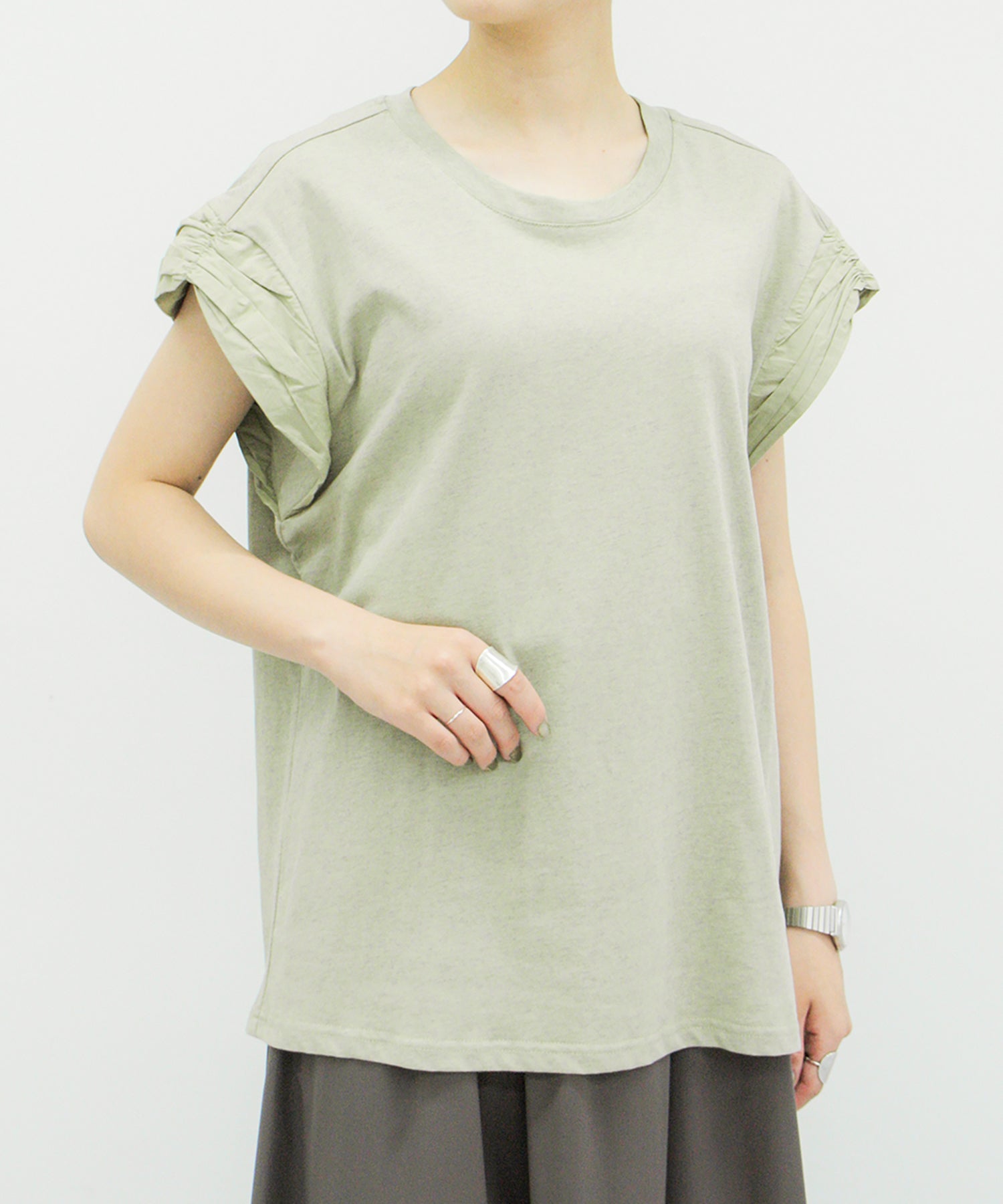 カーキ　staff：H161