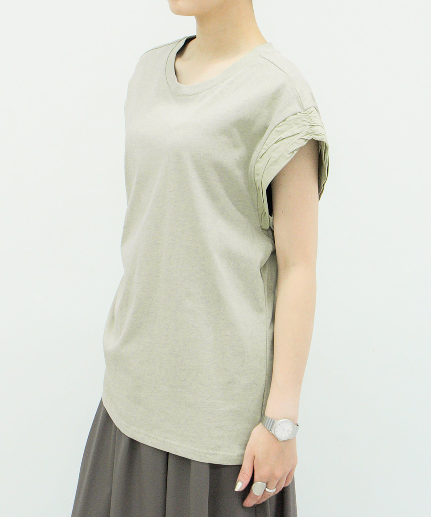 カーキ　staff：H161