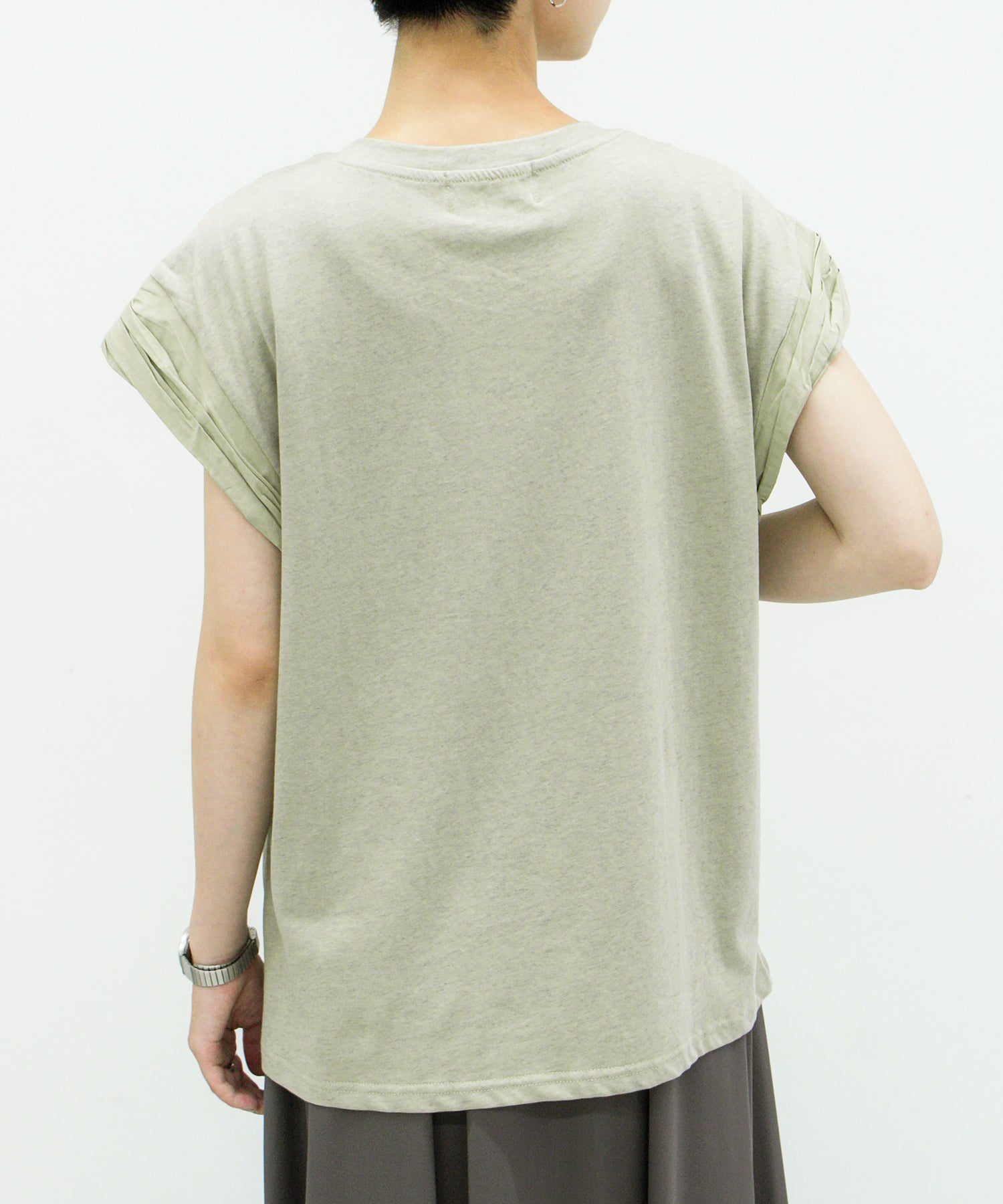 カーキ　staff：H161