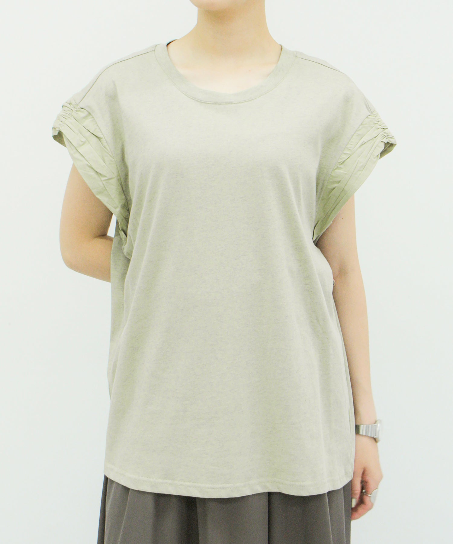 カーキ　staff：H161