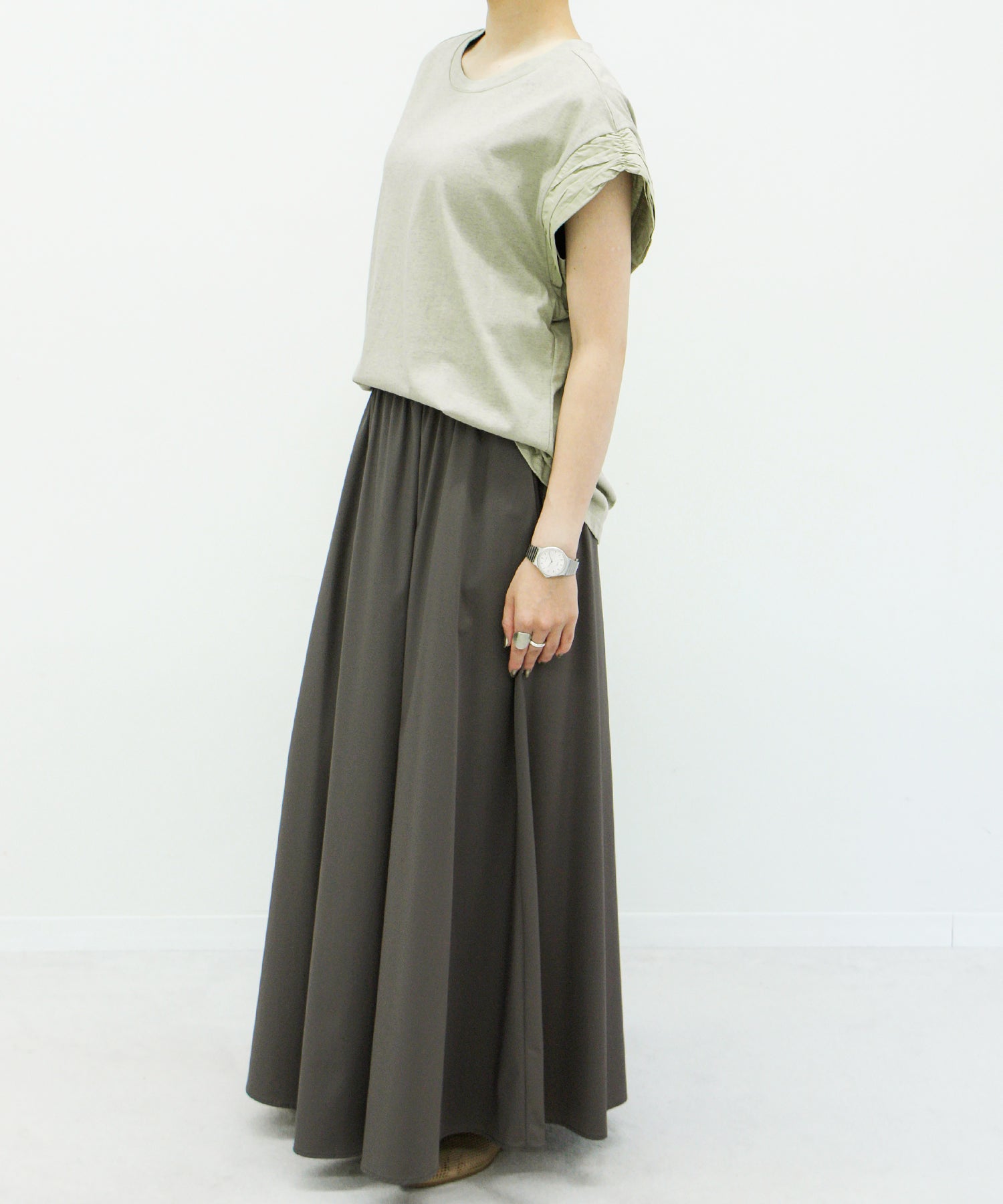 カーキ　staff：H161