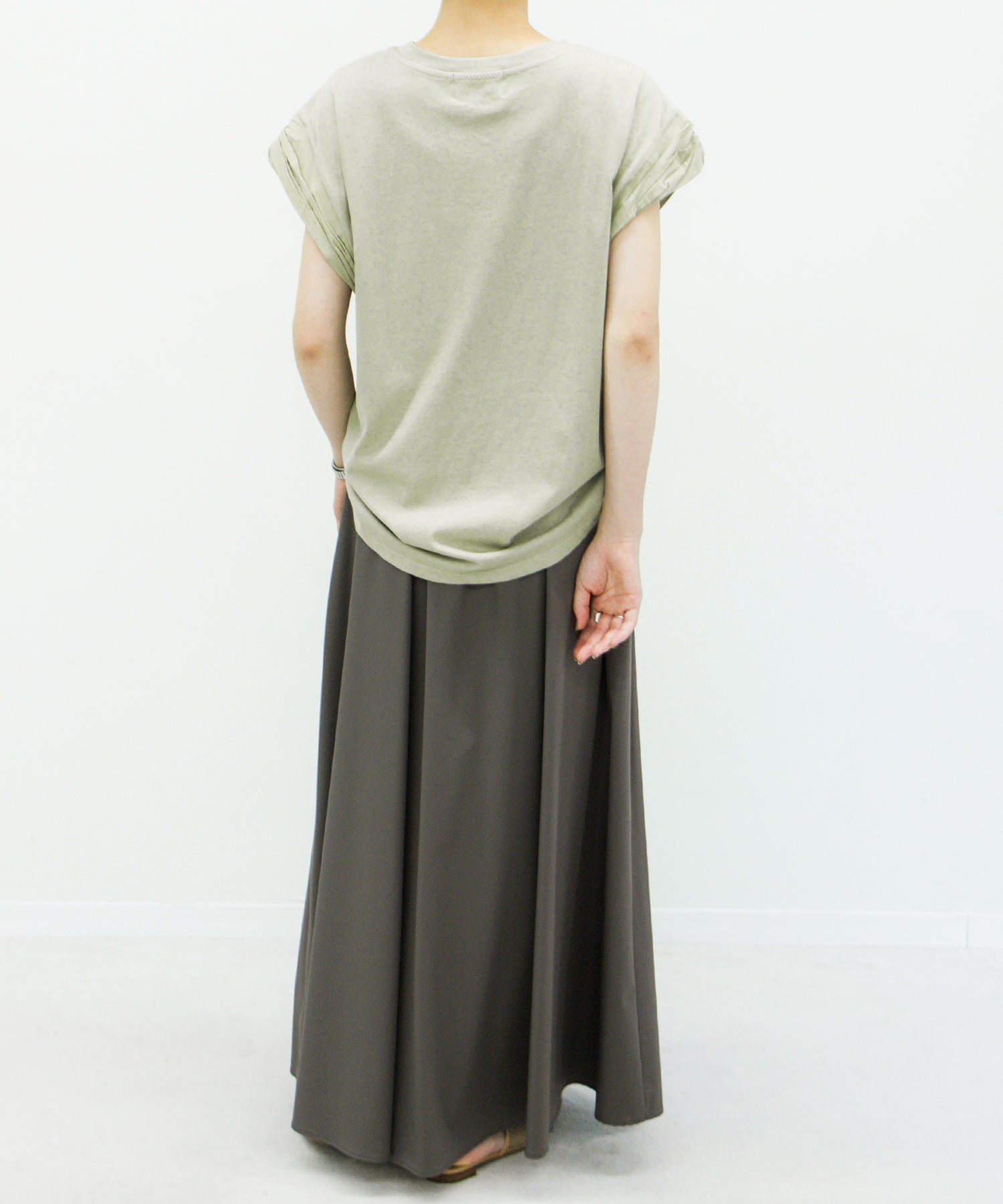 カーキ　staff：H161