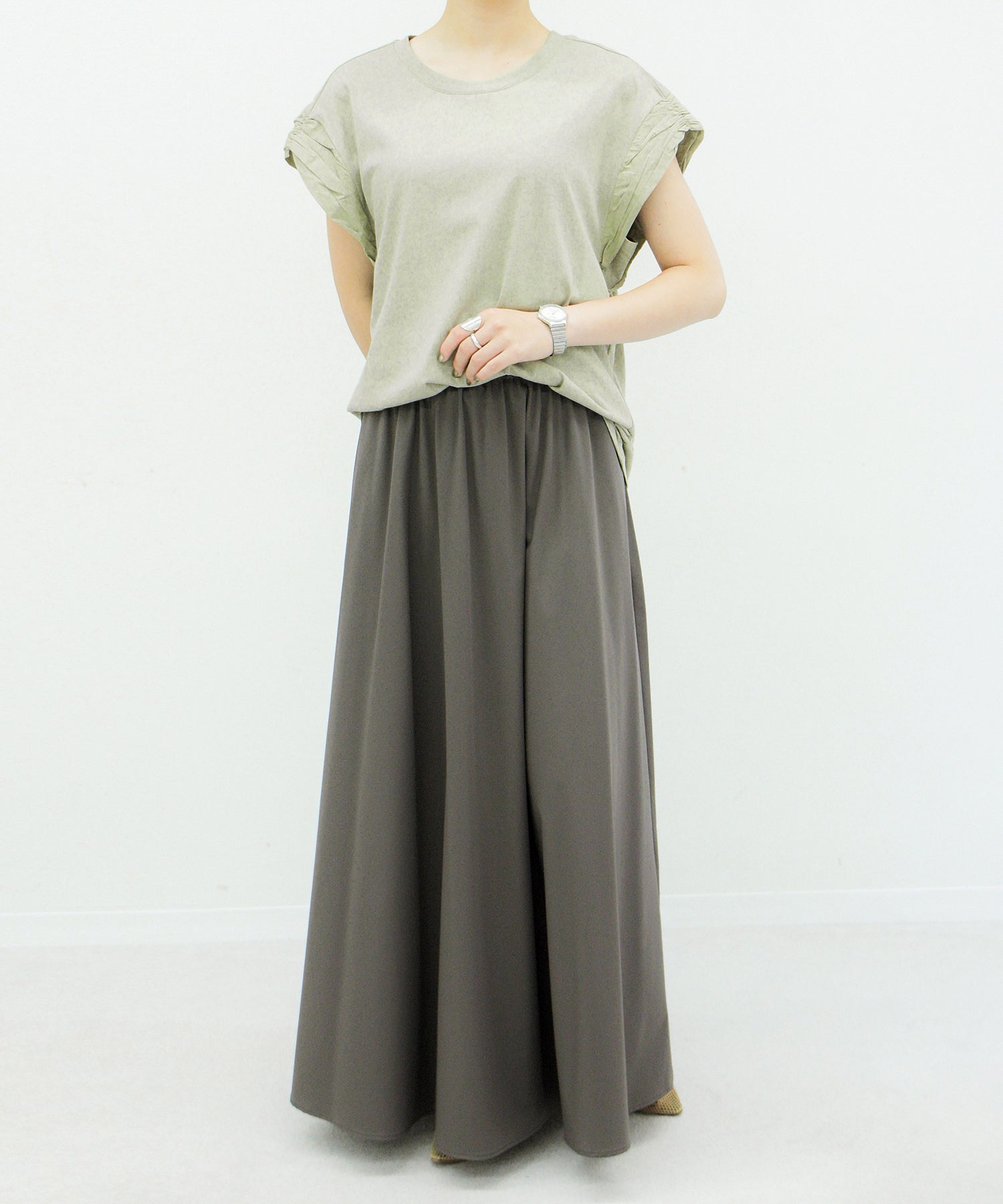 カーキ　staff：H161