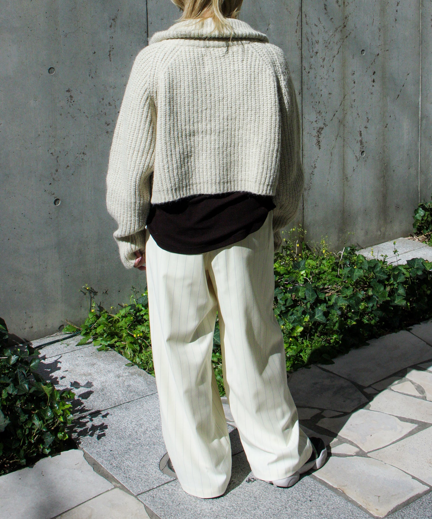 オフホワイト　staff：H157