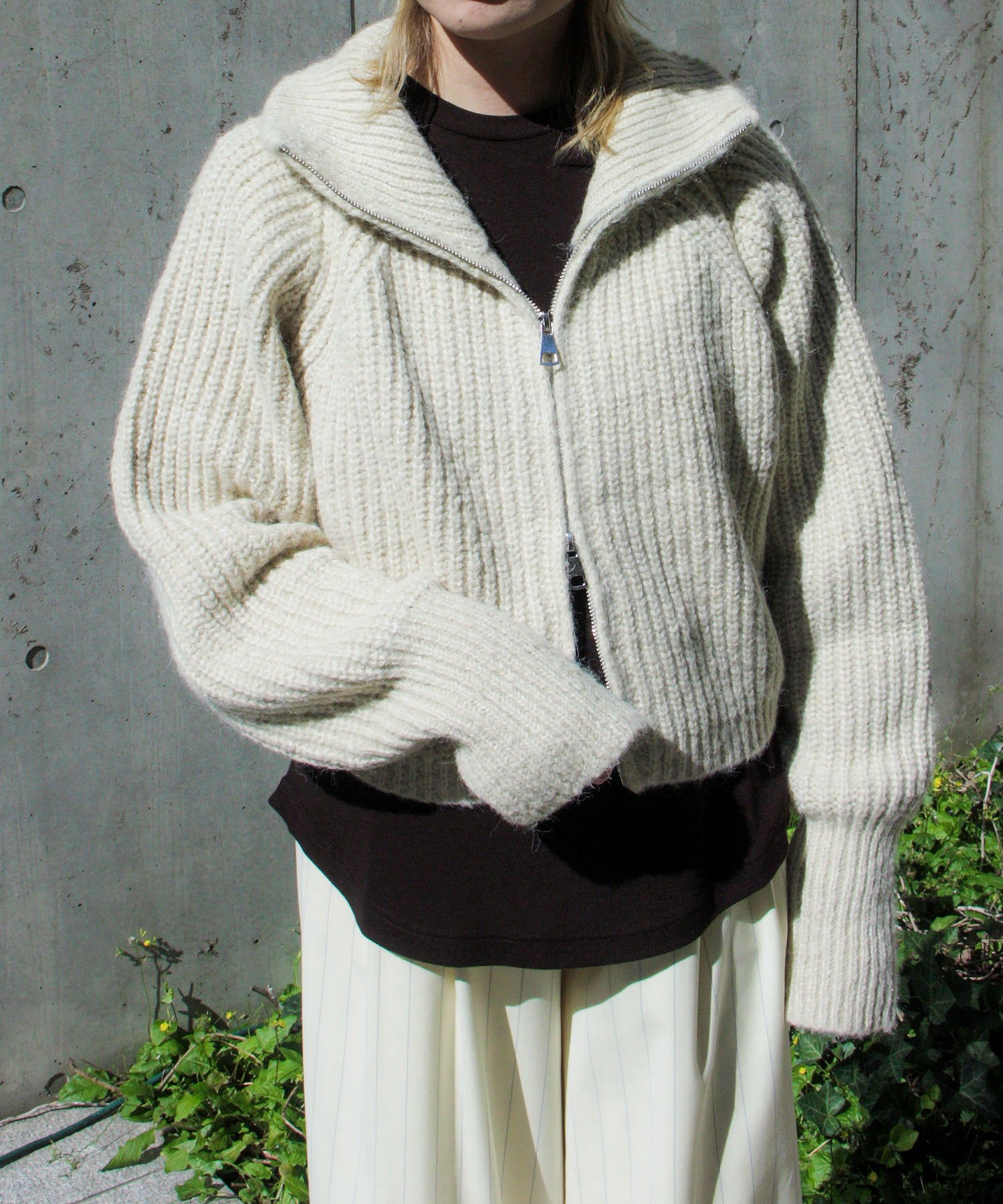 オフホワイト　staff：H157