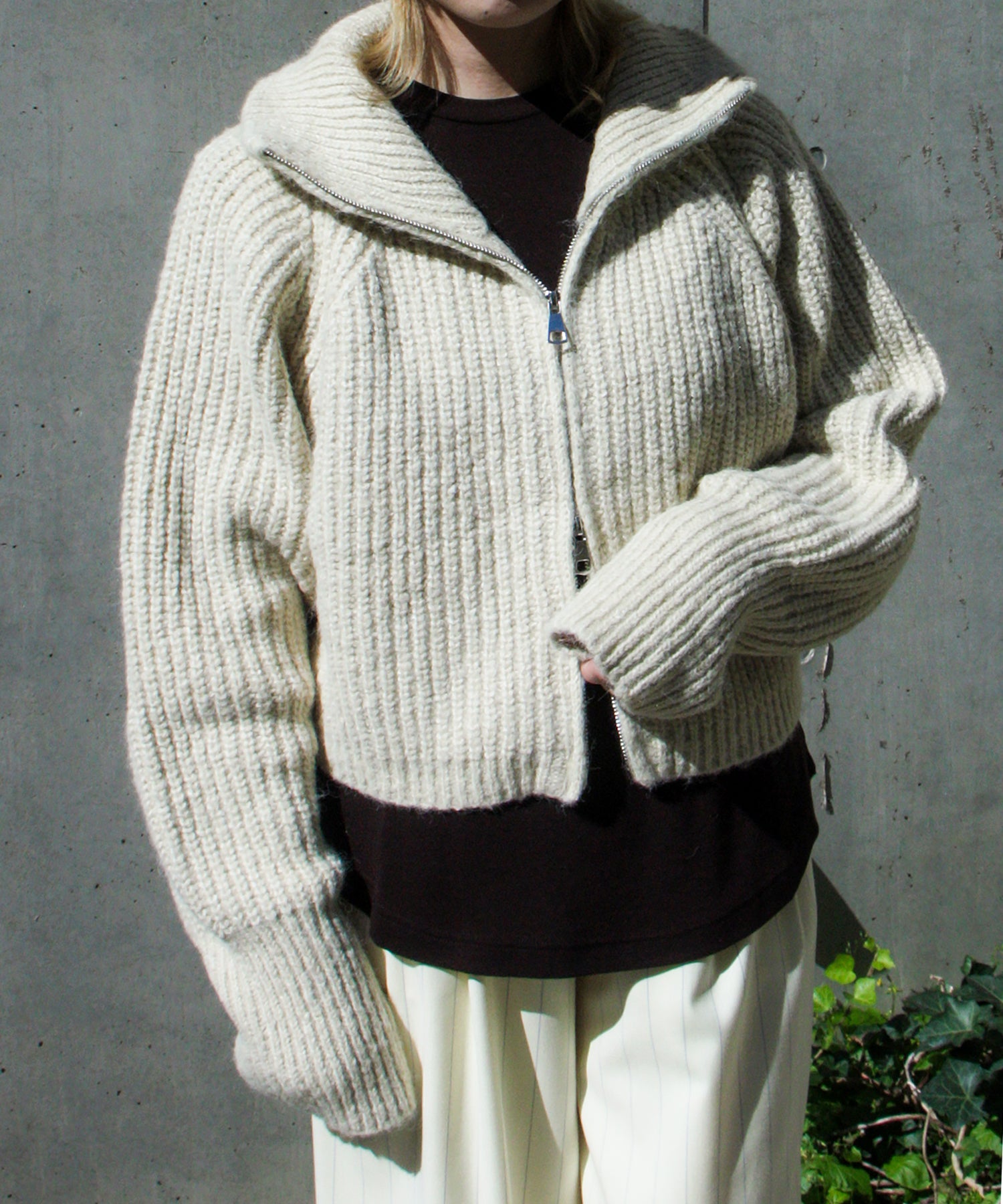 オフホワイト　staff：H157