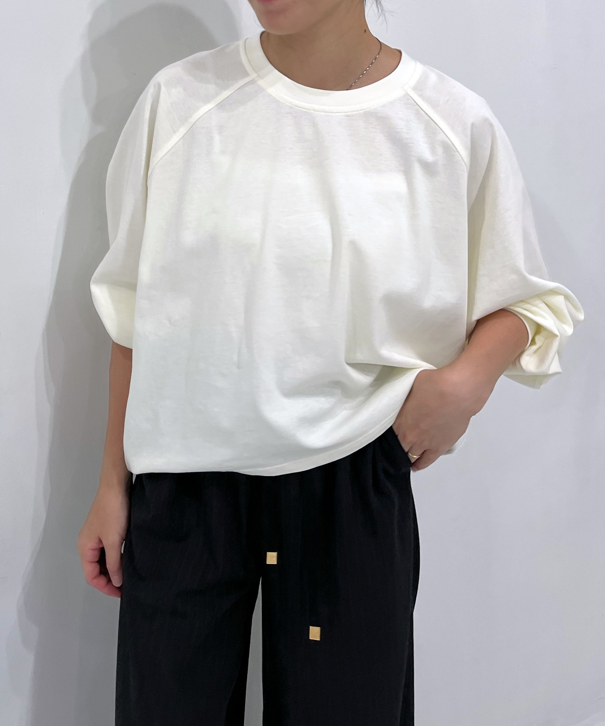 オフホワイト　staff：H155cm