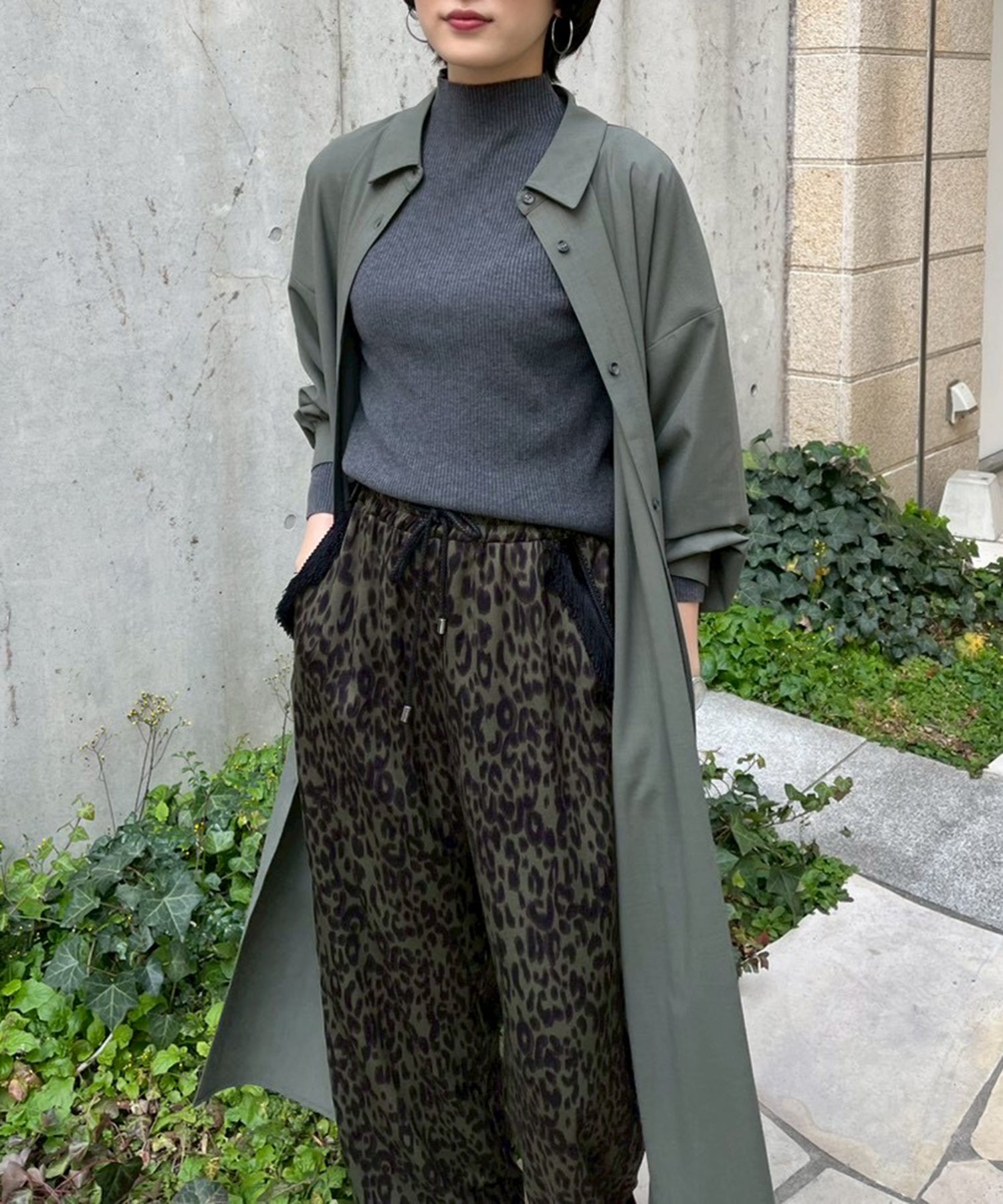 カーキ　staff：H161