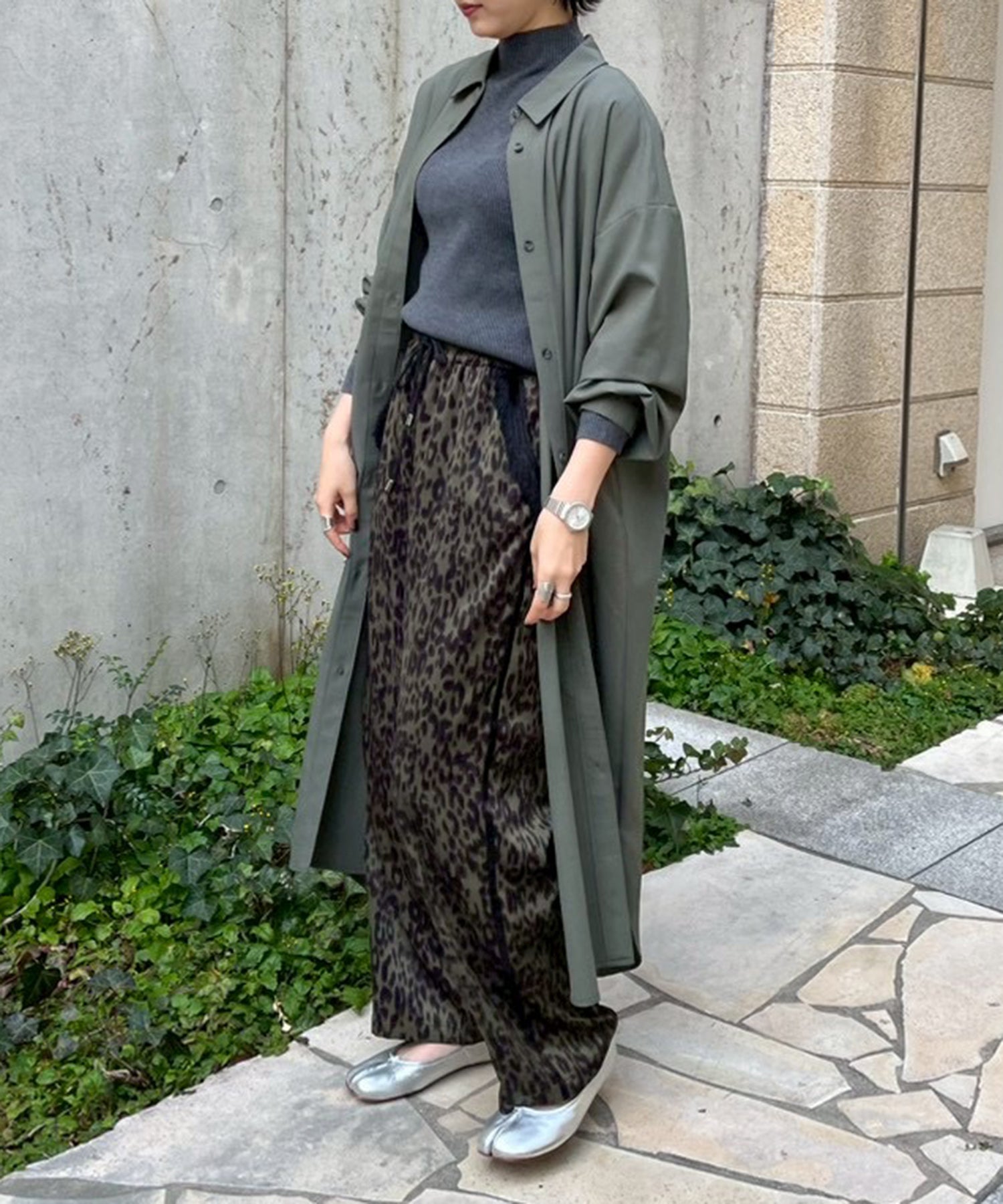 グレー　staff：H161