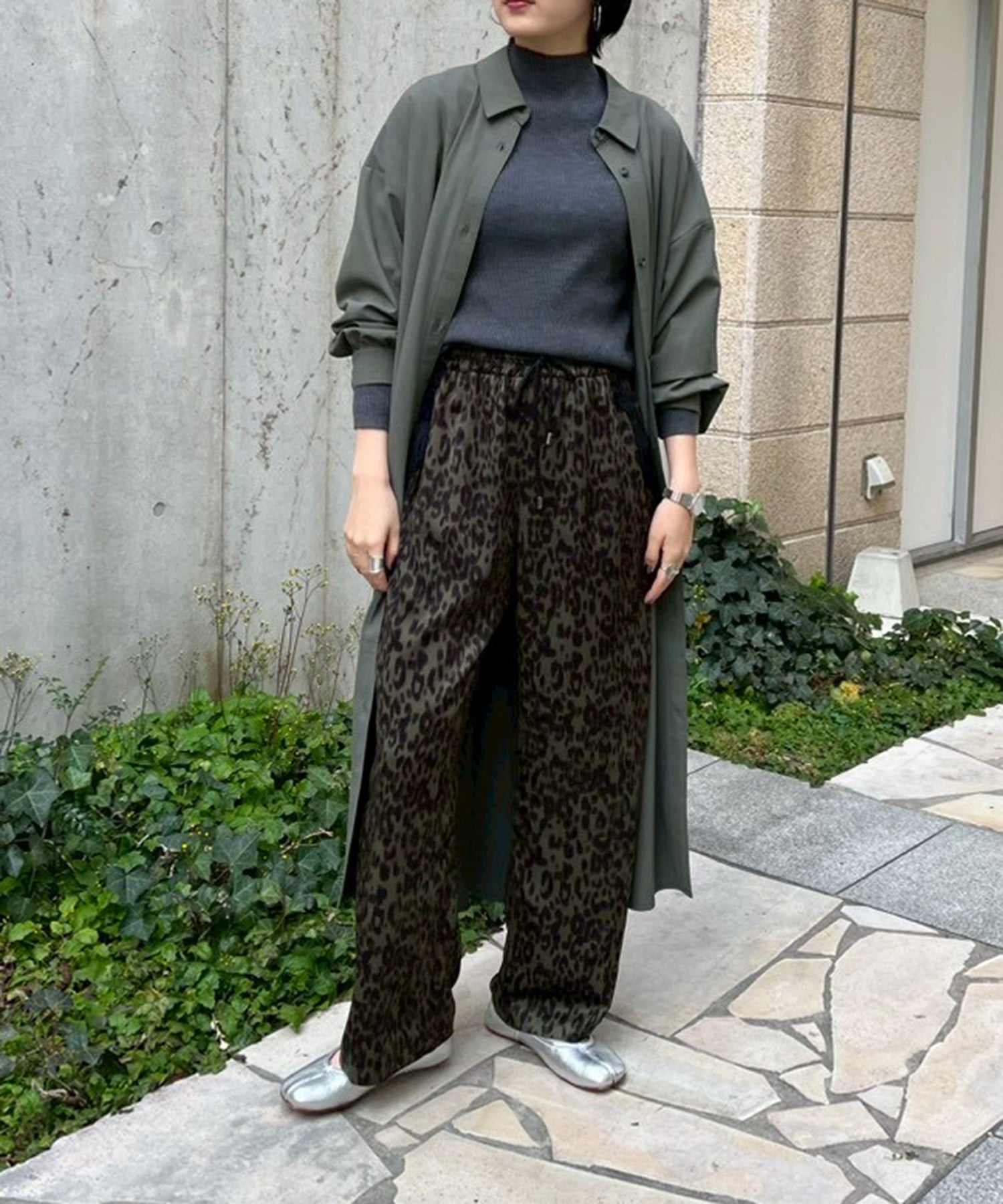 グレー　staff：H161