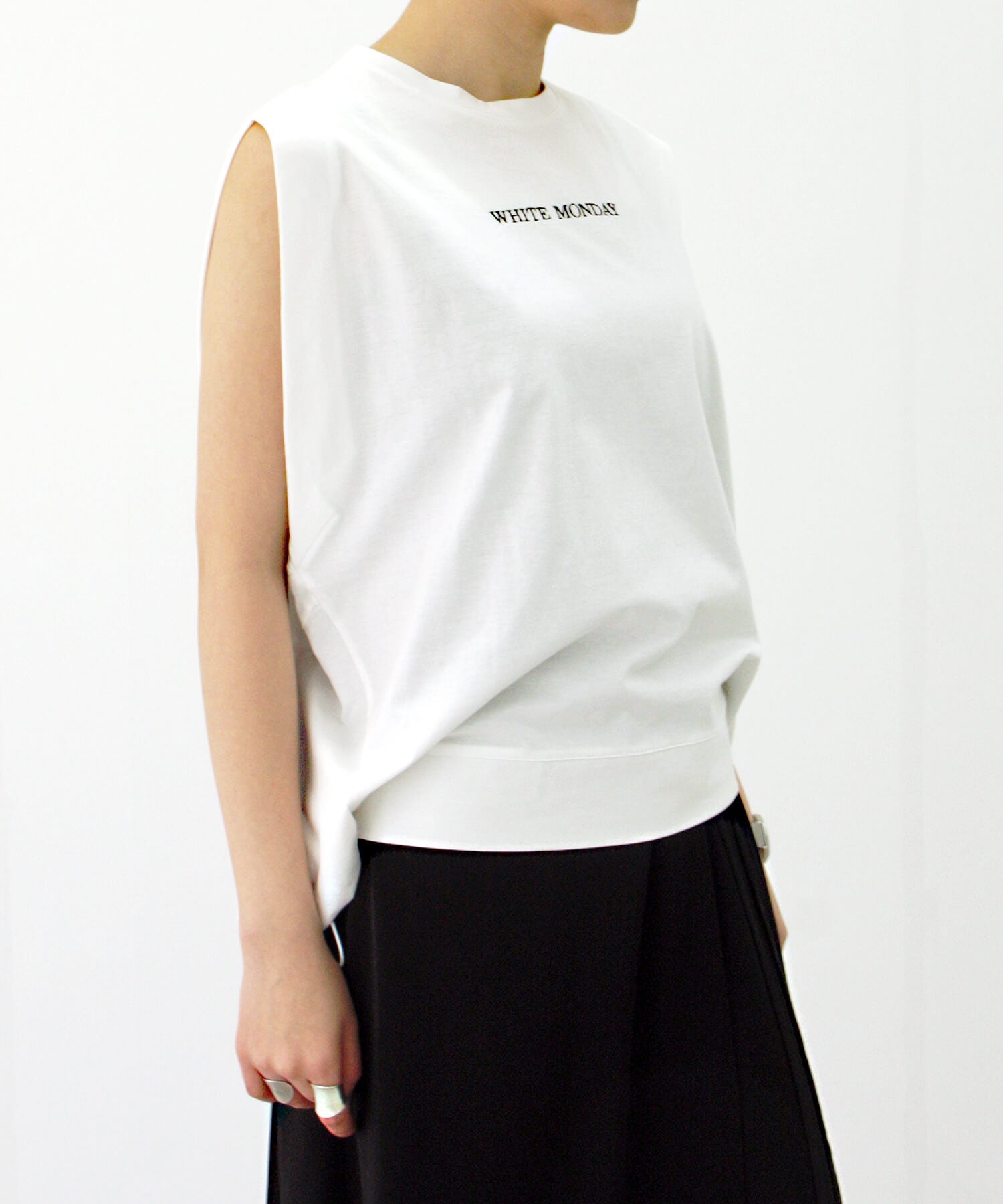 オフホワイト　model：H161　着用サイズ：フリー