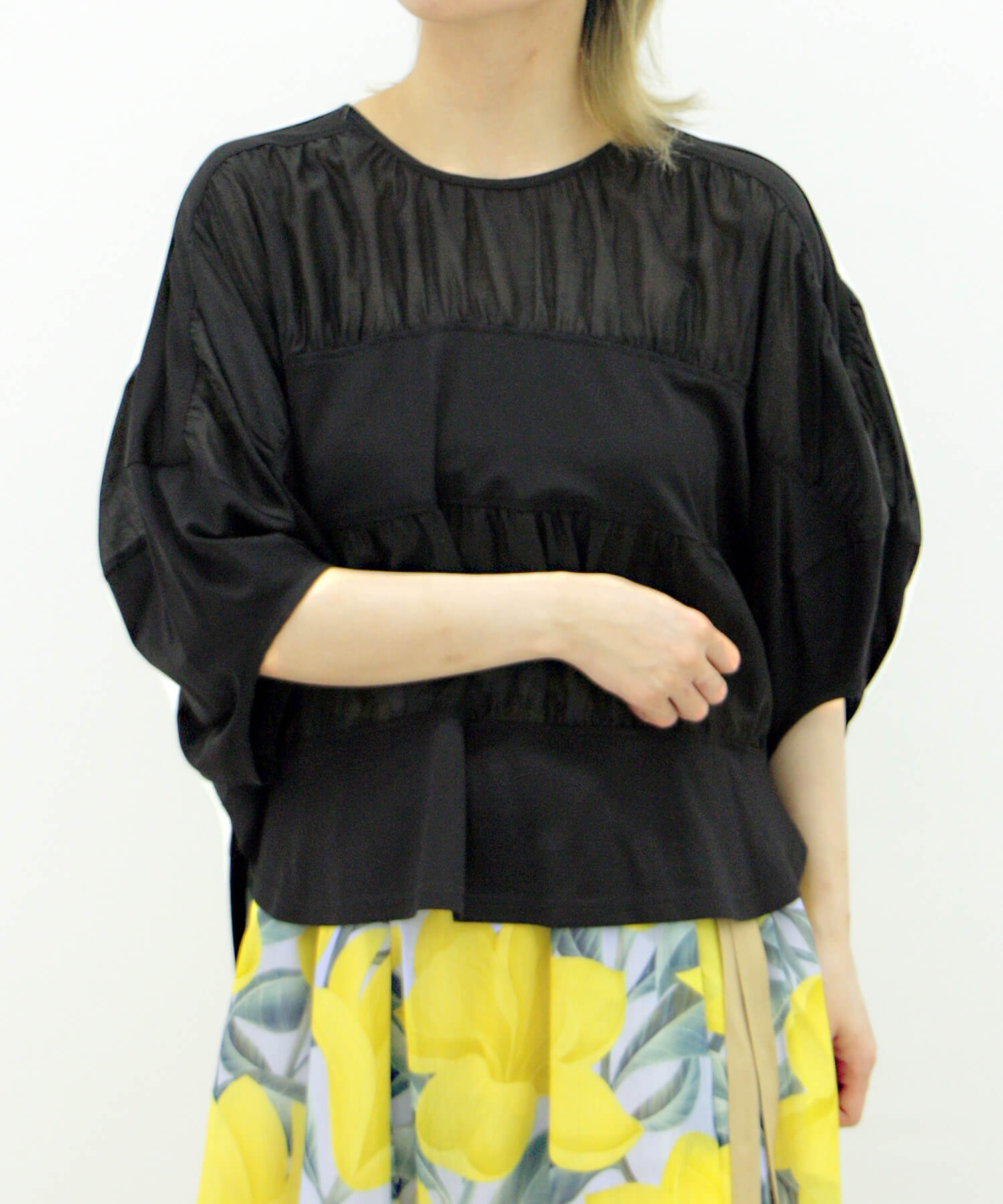 ブラック　model：H157