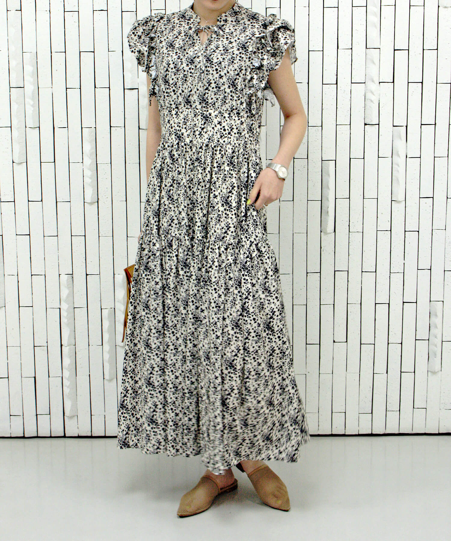 ベージュ　model：H161