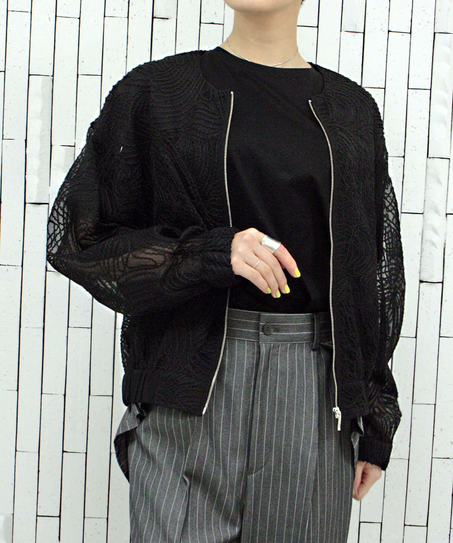 ブラック　model：H161