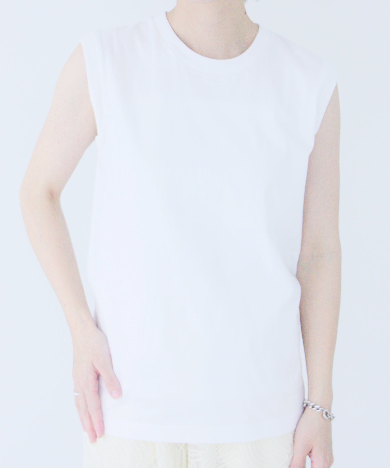 フォクシー　フリルカットソー　ホワイト フォクシー◇トップスRuffle Trim Sleeve Tee ホワイト