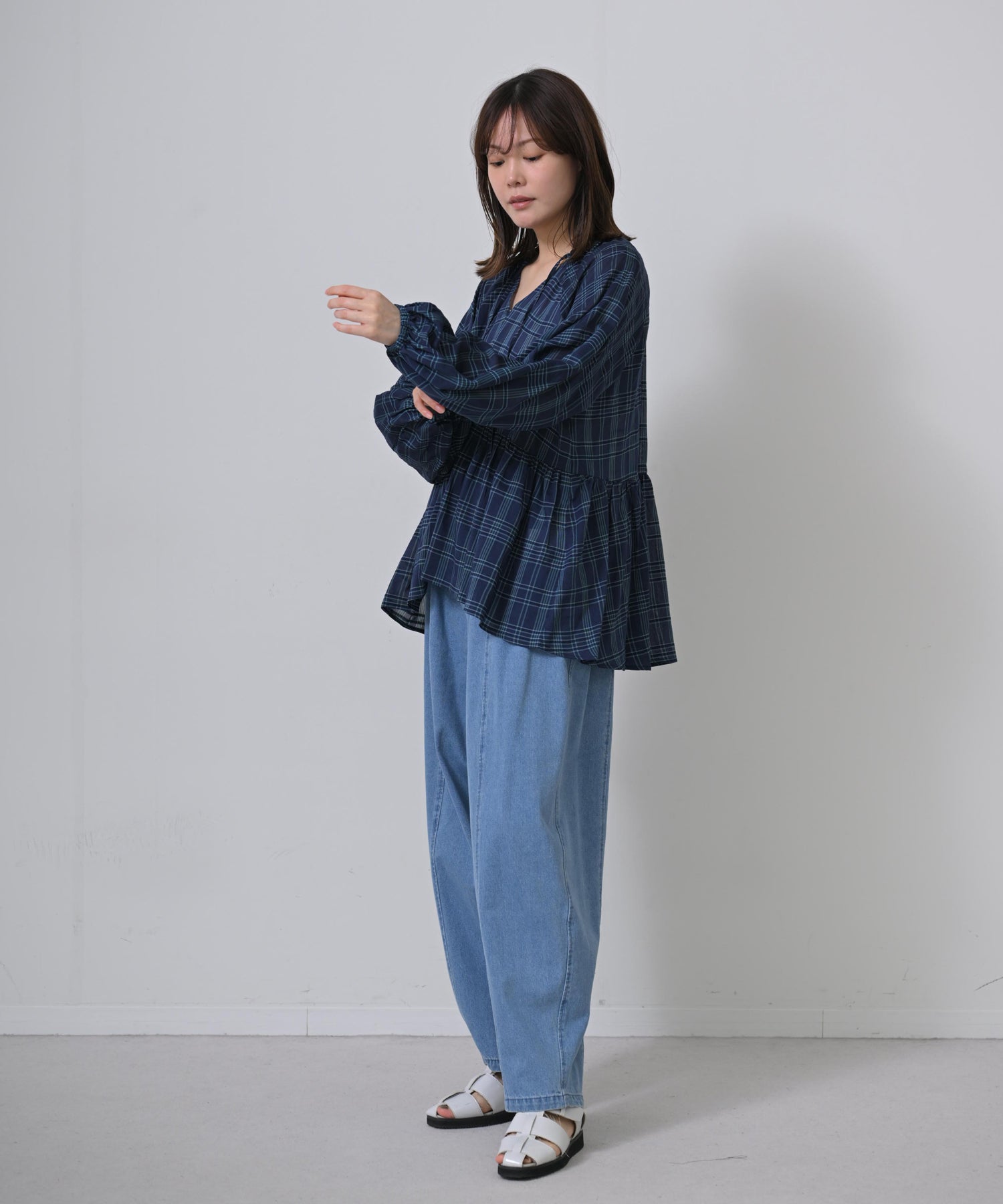 ネイビー　model：H167