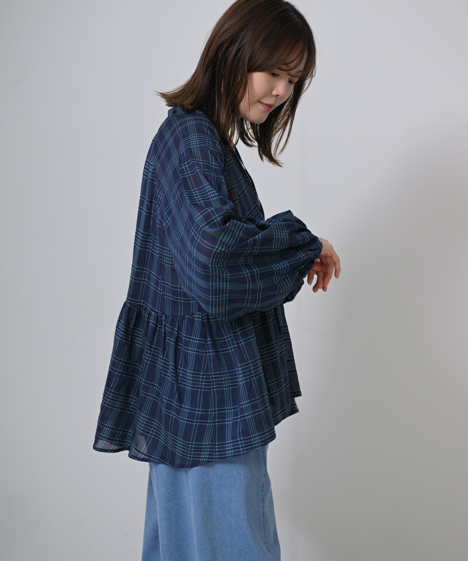 ネイビー　model：H167