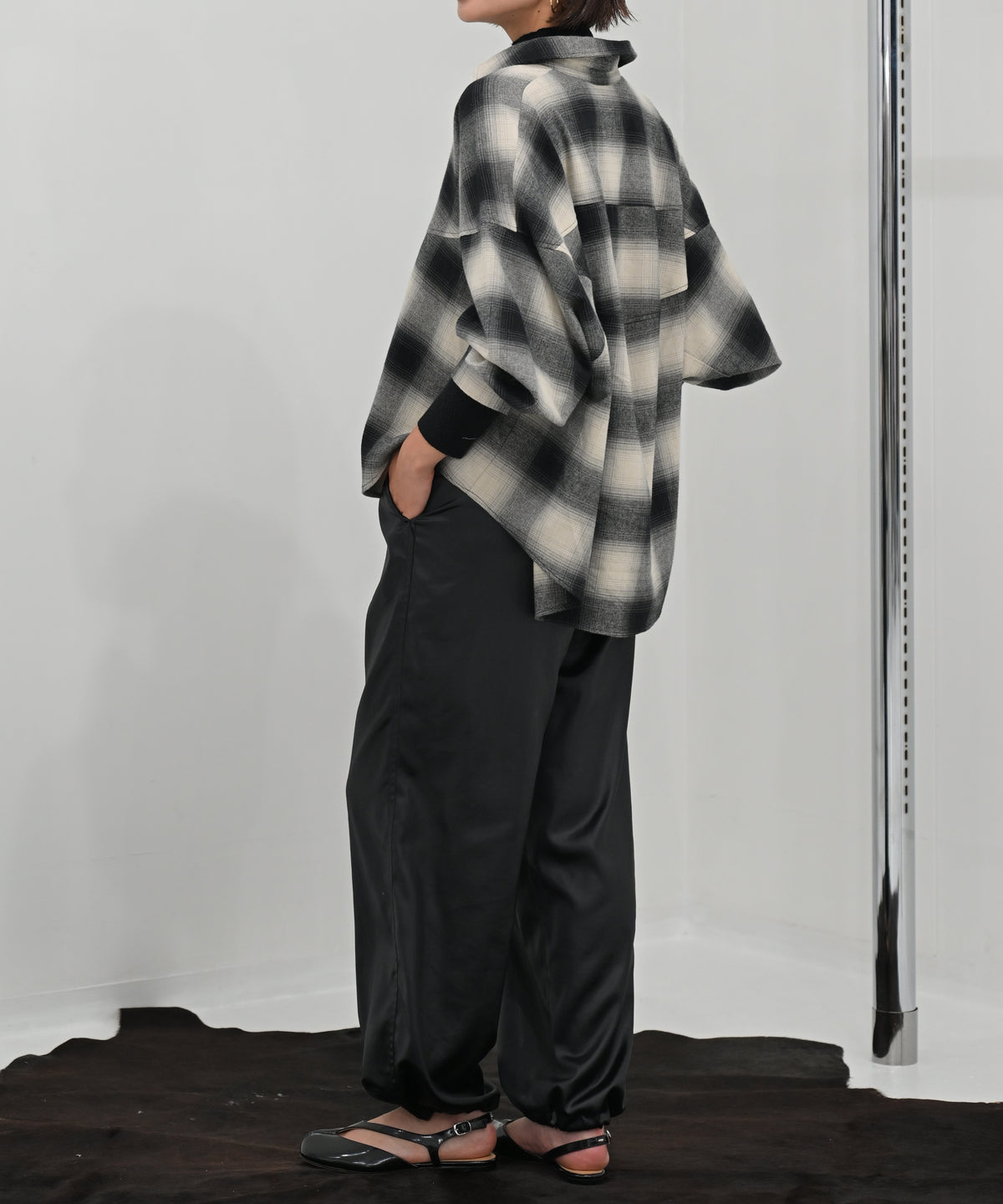 オフ×ブラックチェック　model：H166cm