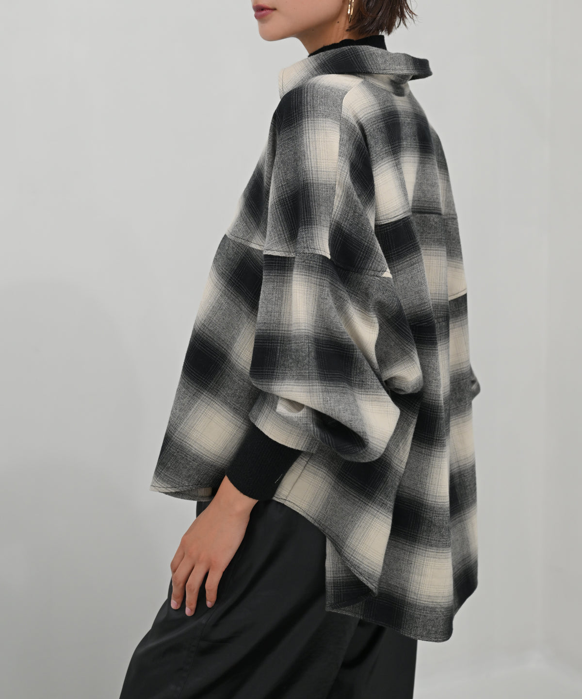 オフ×ブラックチェック　model：H166cm