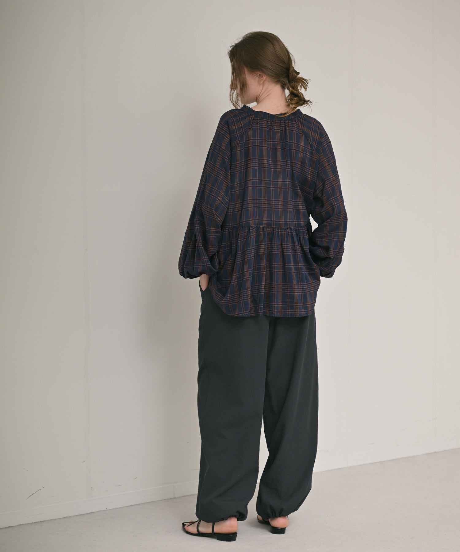 ネイビー　model；H170