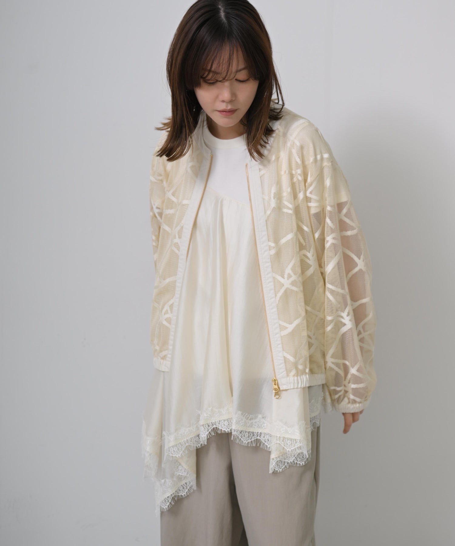 オフホワイト　model：H167