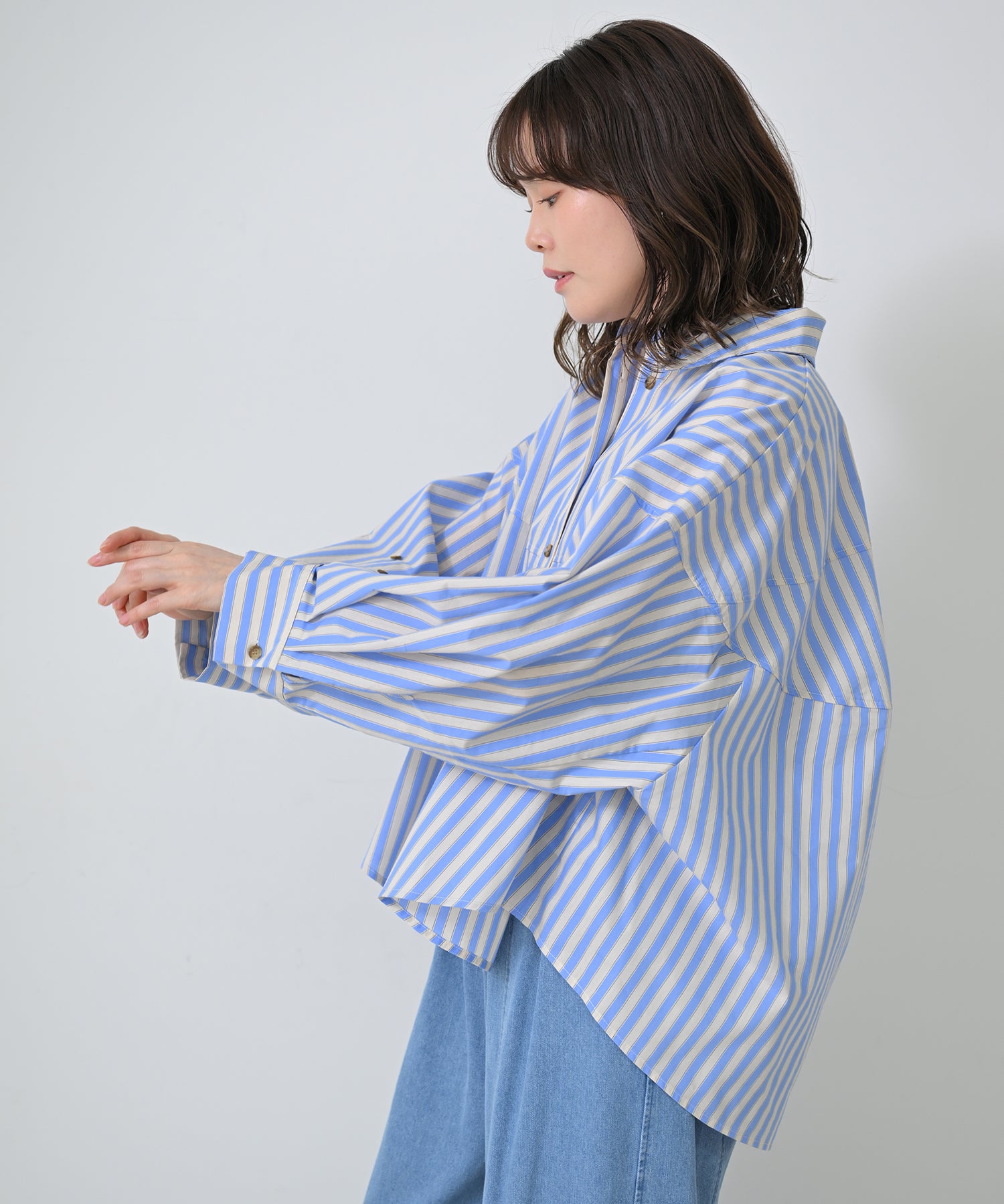 ライトブルー×オフ　model：H167(袖の釦2段目)
