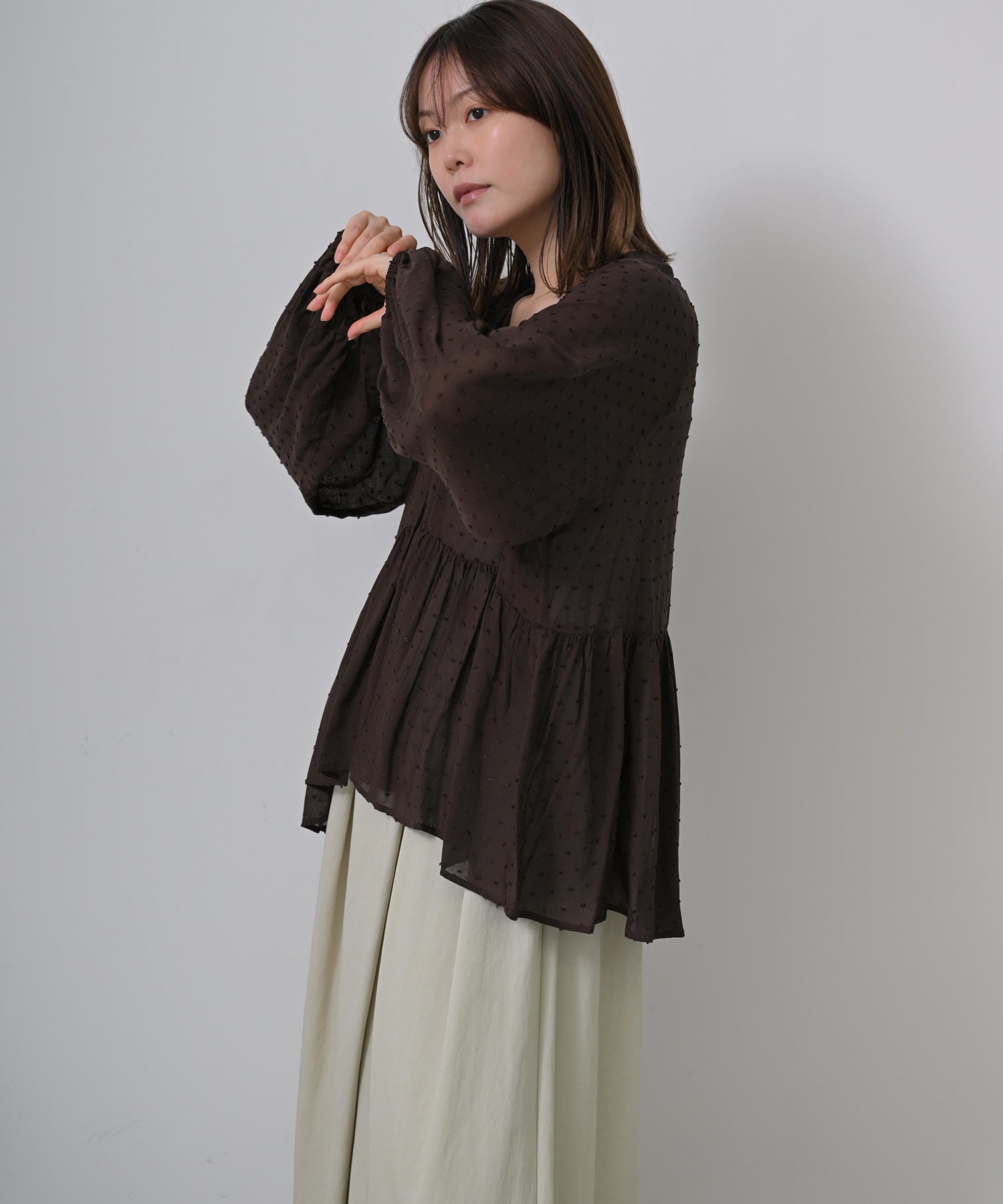 ダークブラウン　model：H167