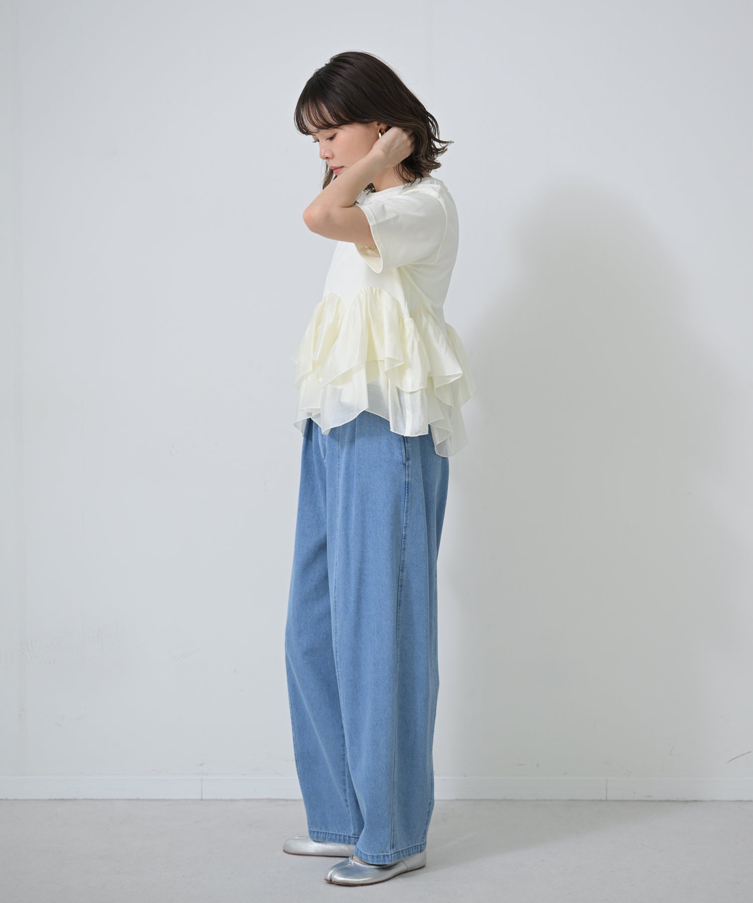 オフホワイト　model：H167
