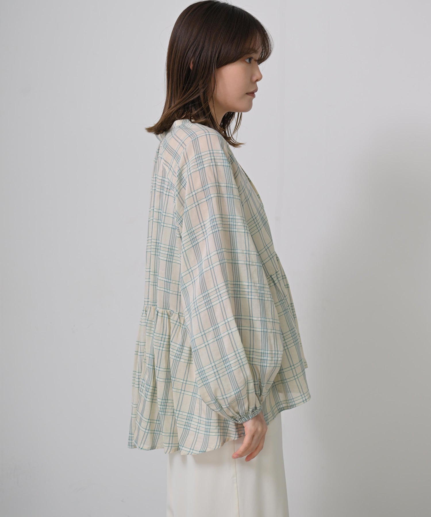 オフホワイト　model：H167