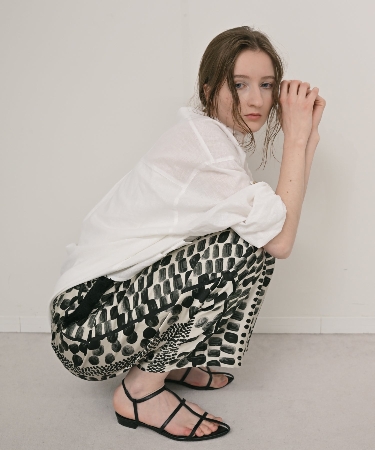 オフホワイト　model：H167