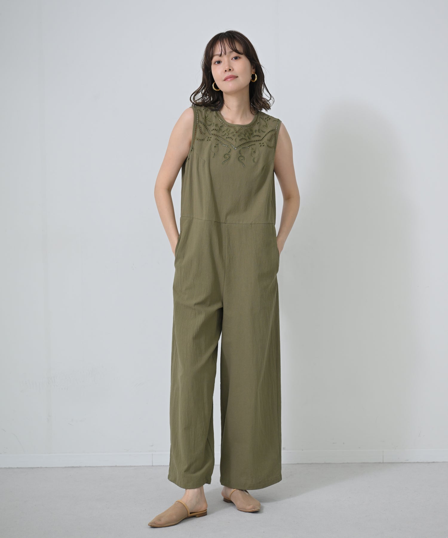 カーキ　model：H167