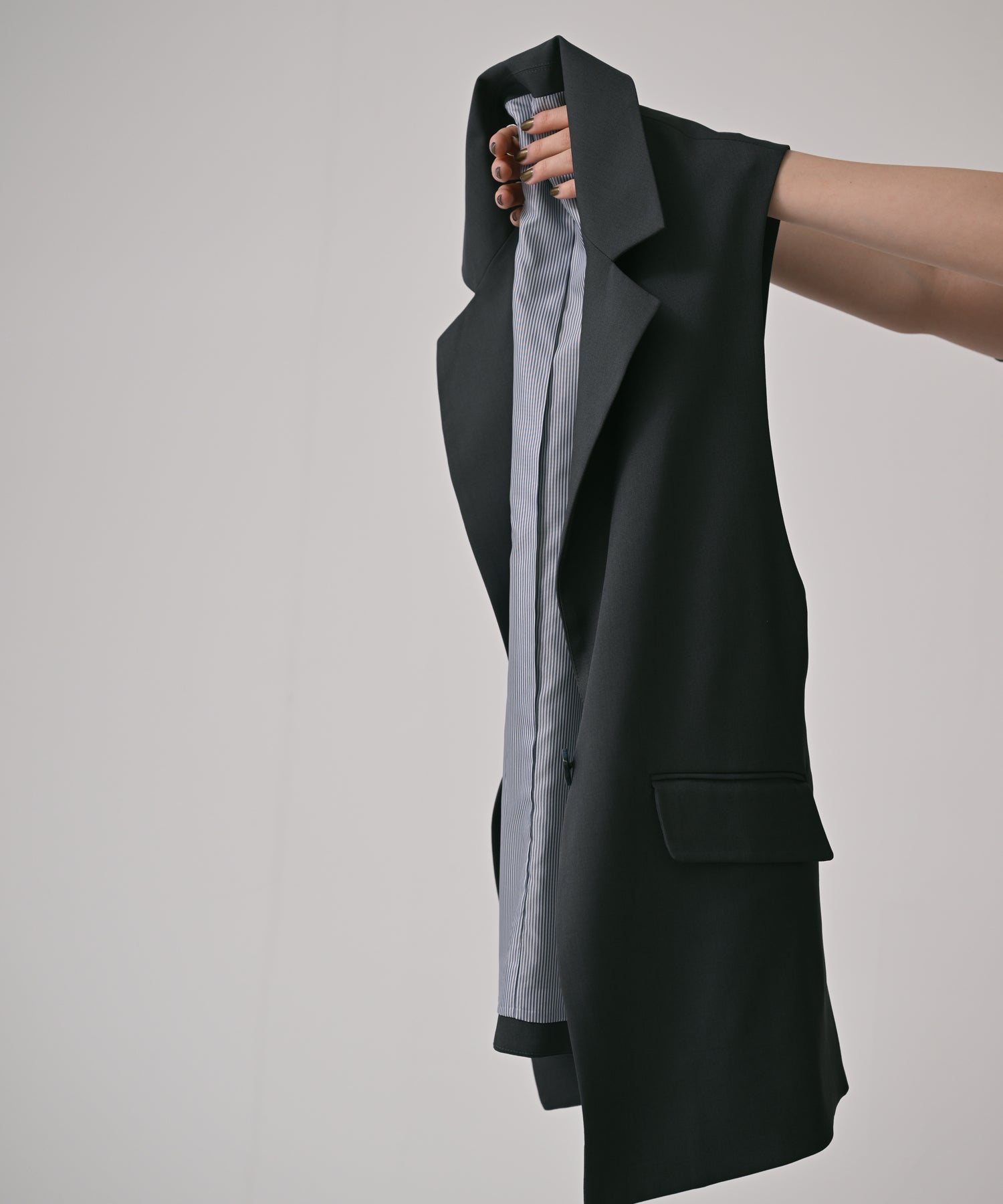 グレー